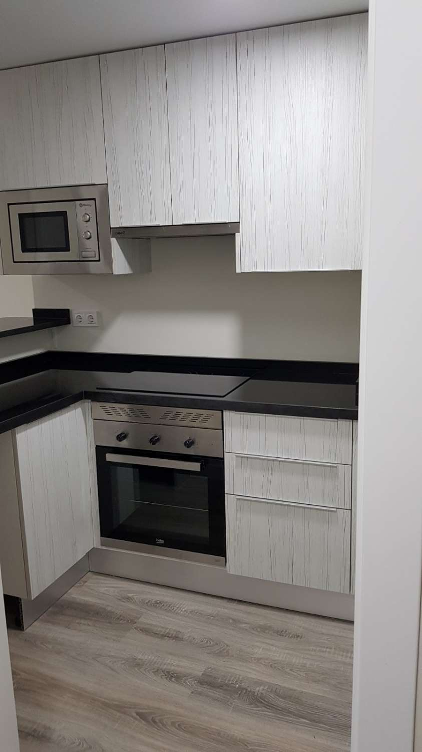 LARGA TEMPORADA SE ALQUILA BONITO APARTAMENTO EN LA COLINA  CON VISTAS  AL MAR (TORREMOLINOS )