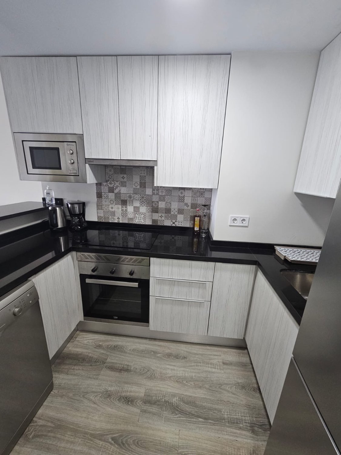 LARGA TEMPORADA SE ALQUILA BONITO APARTAMENTO EN LA COLINA  CON VISTAS  AL MAR (TORREMOLINOS )