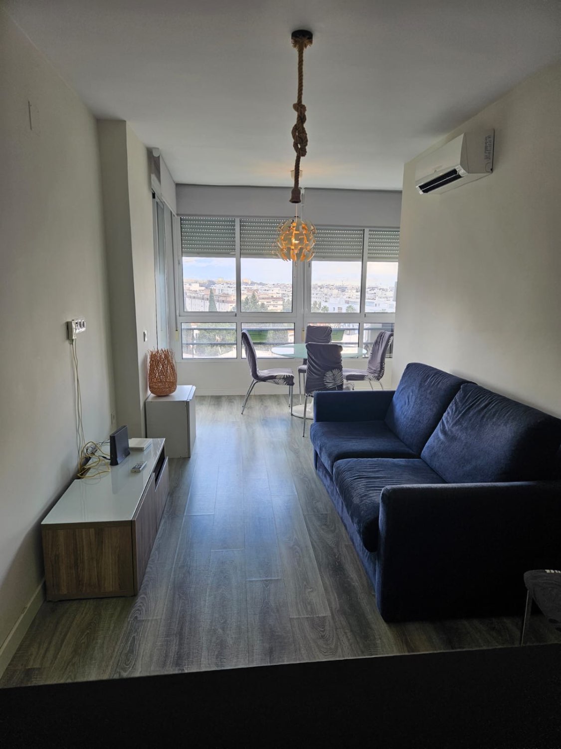 LARGA TEMPORADA SE ALQUILA BONITO APARTAMENTO EN LA COLINA  CON VISTAS  AL MAR (TORREMOLINOS )
