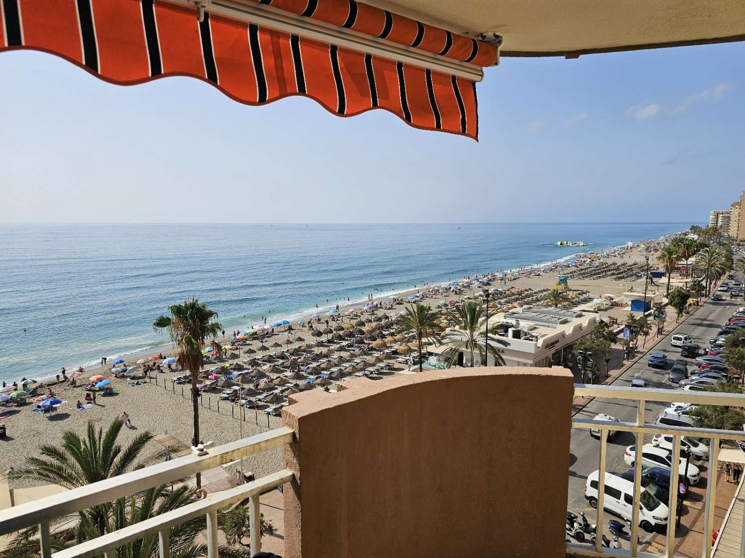 SE ALQUILA DESDE 1.9.26-30.6.27   PRECIOSO APARTAMENTO EN 1ª LINEA DE PLAYA EN FUENGIROLA