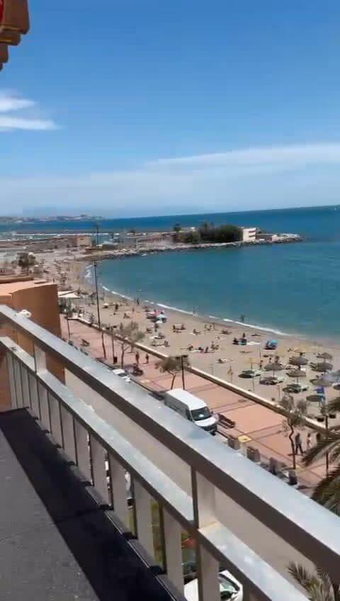 SE ALQUILA DESDE 1.9.26-30.6.27   PRECIOSO APARTAMENTO EN 1ª LINEA DE PLAYA EN FUENGIROLA