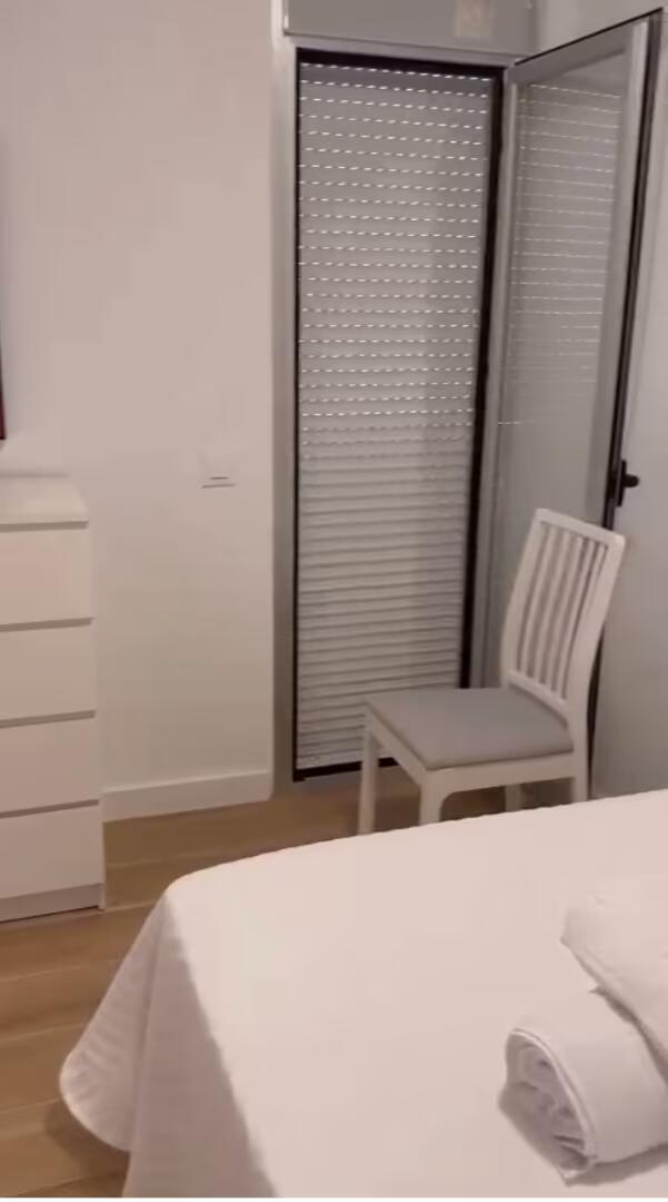 SE ALQUILA DESDE 1.9.26-30.6.27   PRECIOSO APARTAMENTO EN 1ª LINEA DE PLAYA EN FUENGIROLA