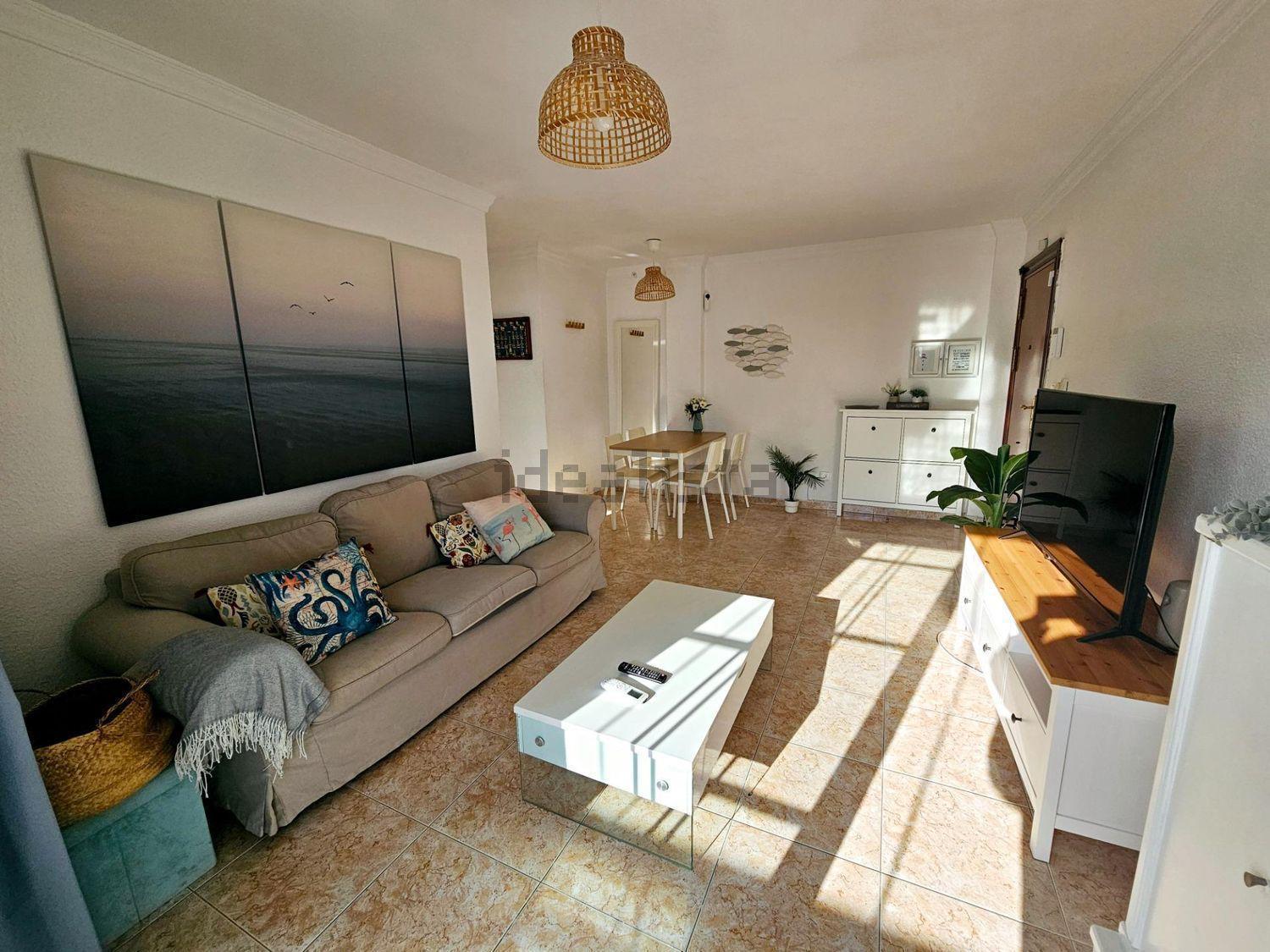 MEDIA  TEMPORADA . SE ALQUILA DESDE 01/09/2026 HASTA 30/06/2027BONITO APARTAMENTO ECON VISTAS AL MAR EN BENALMADENA