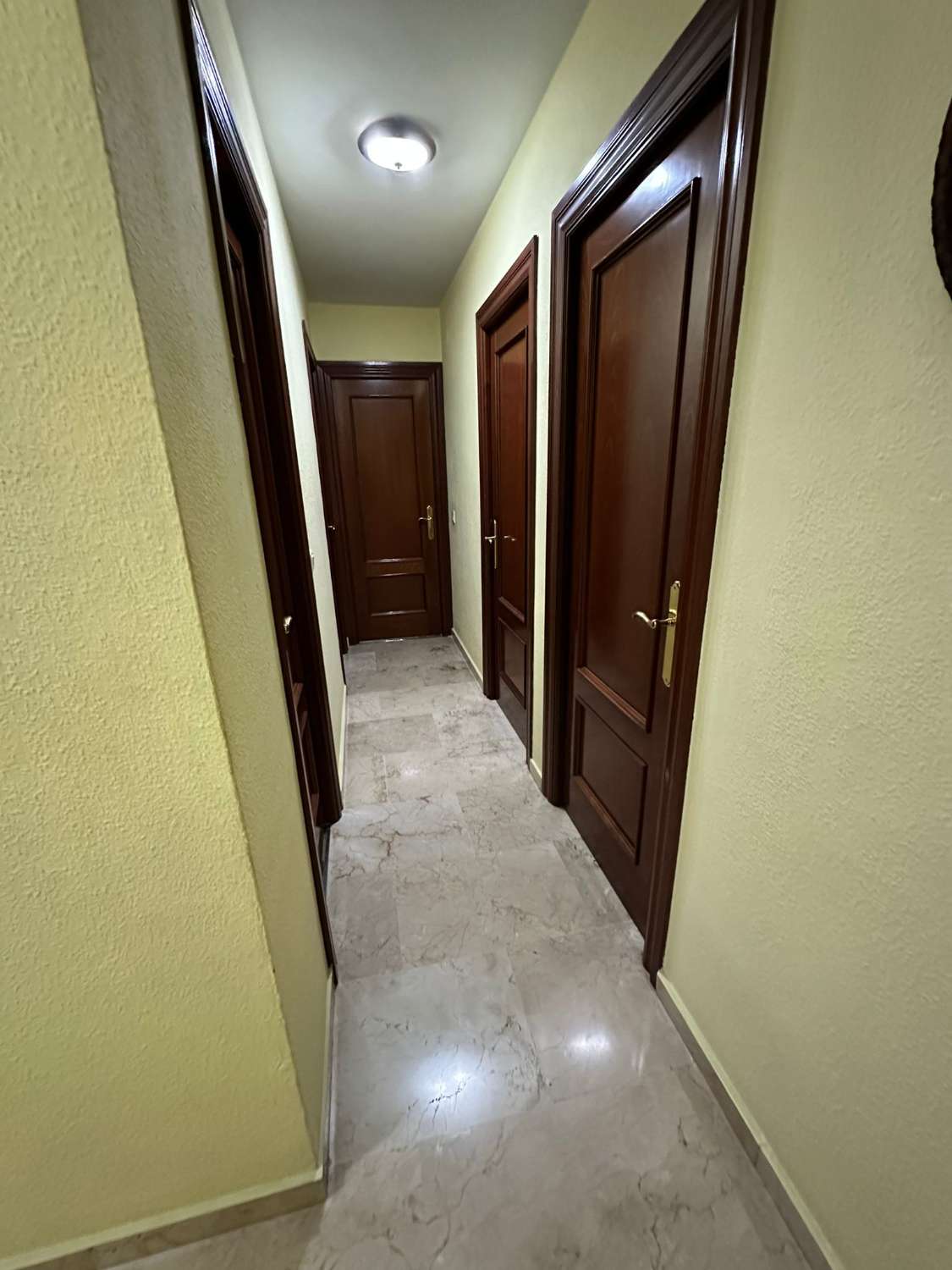 4-ZIMMER-WOHNUNG ZUM VERKAUF IM ZENTRUM VON ARROYO DE LA MIEL (BENALMADENA)