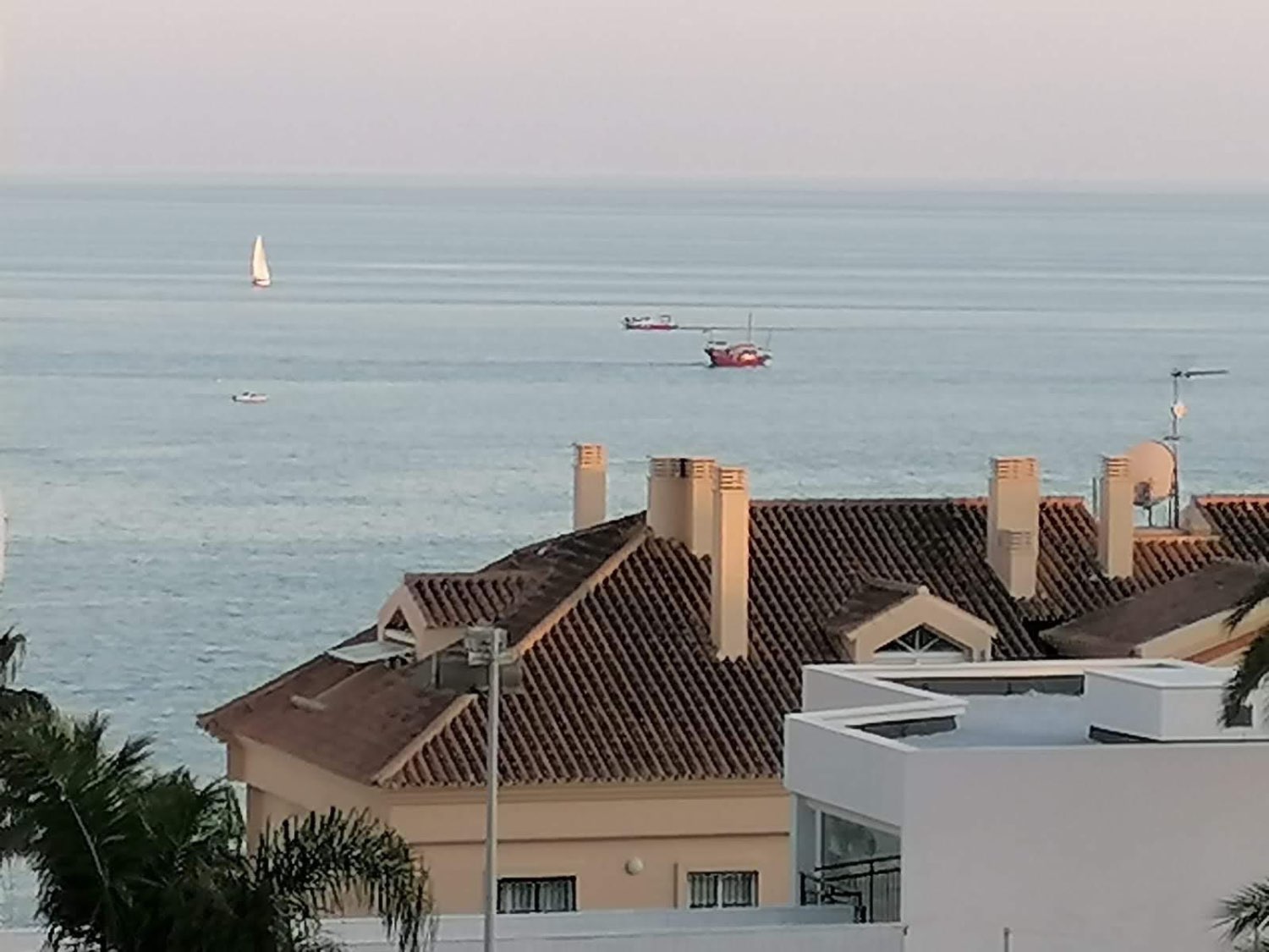 SE ALQUILA DESDE 1.10. 26-  31.5.27 APARTAMENTO CON VISTAS AL MAR A 50METROS DE LA PLAYA EN BENALMADENA