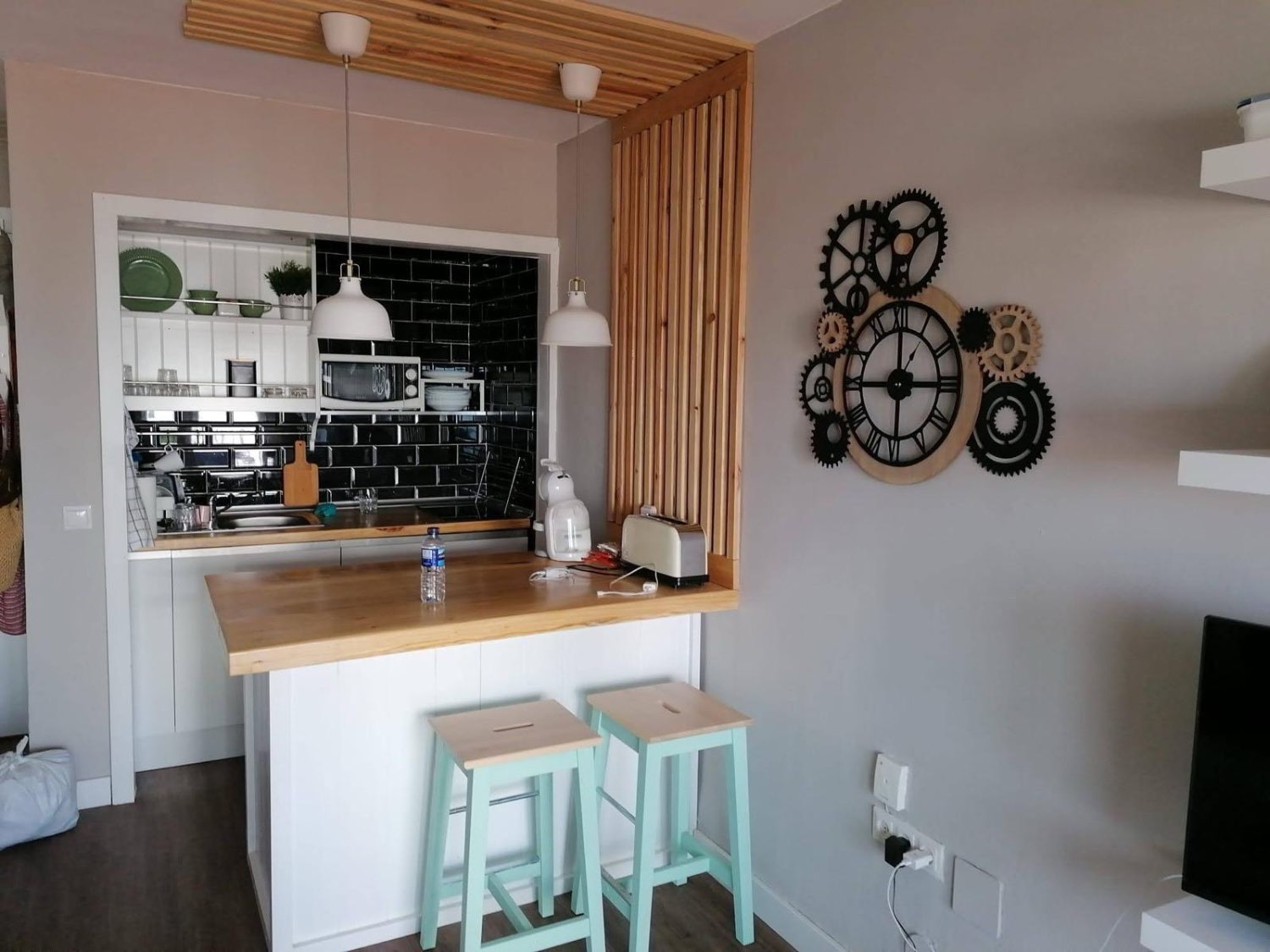 SE ALQUILA DESDE 1.10. 26-  31.5.27 APARTAMENTO CON VISTAS AL MAR A 50METROS DE LA PLAYA EN BENALMADENA