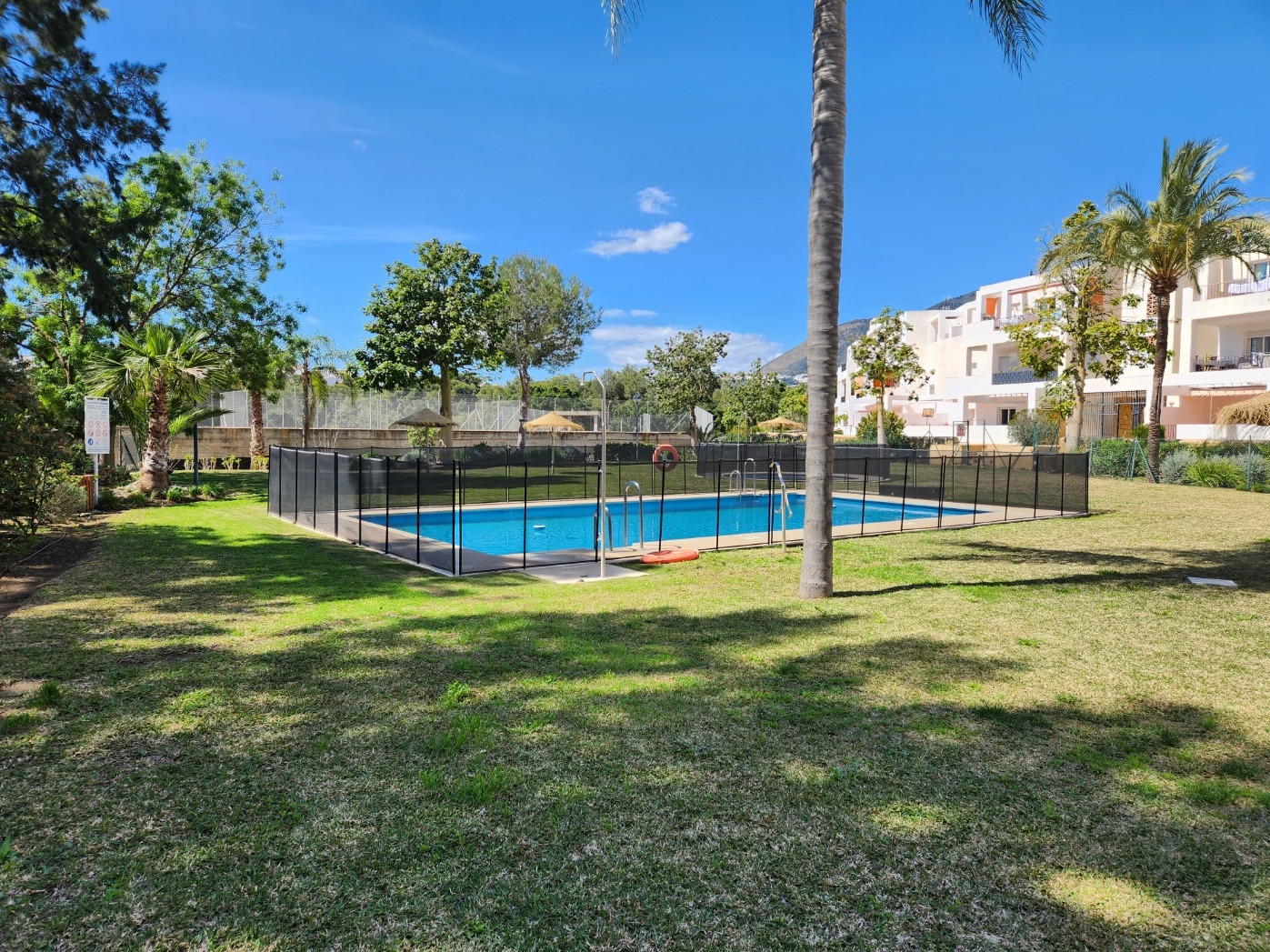 KAUNIS ASUNTO MYYTÄVÄNÄ YLELLISESSÄ KAUPUNGISTUMISESSA TORREQUEBRADASSA (BENALMADENA)