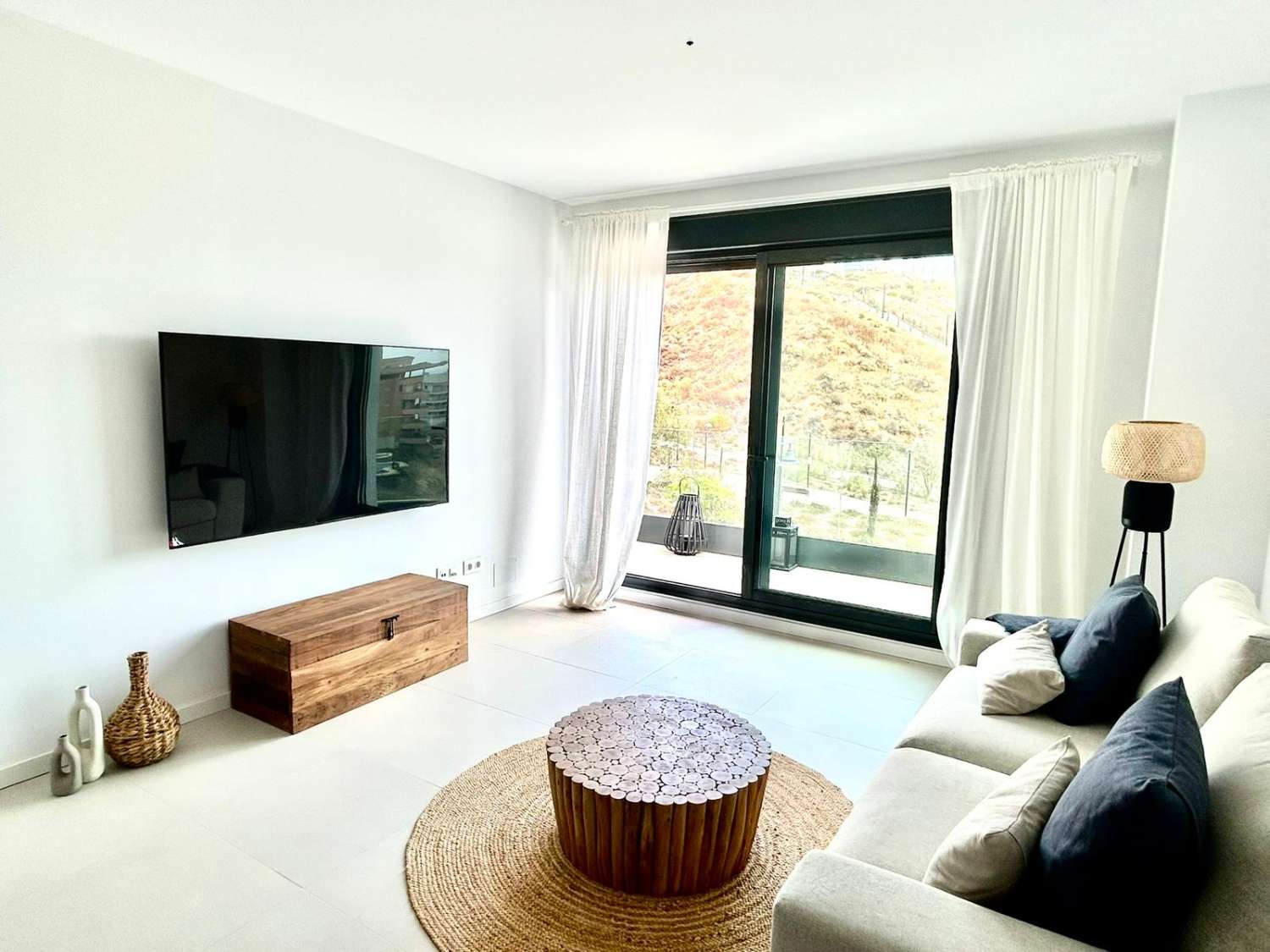 MEDIA TEMPORADA . SE ALQUILA DESDE 1.11.25-30.6.26 ESPECTACULAR APARTAMENTO EN ZONA LAS GAVIOTAS (FUENGIROLA)