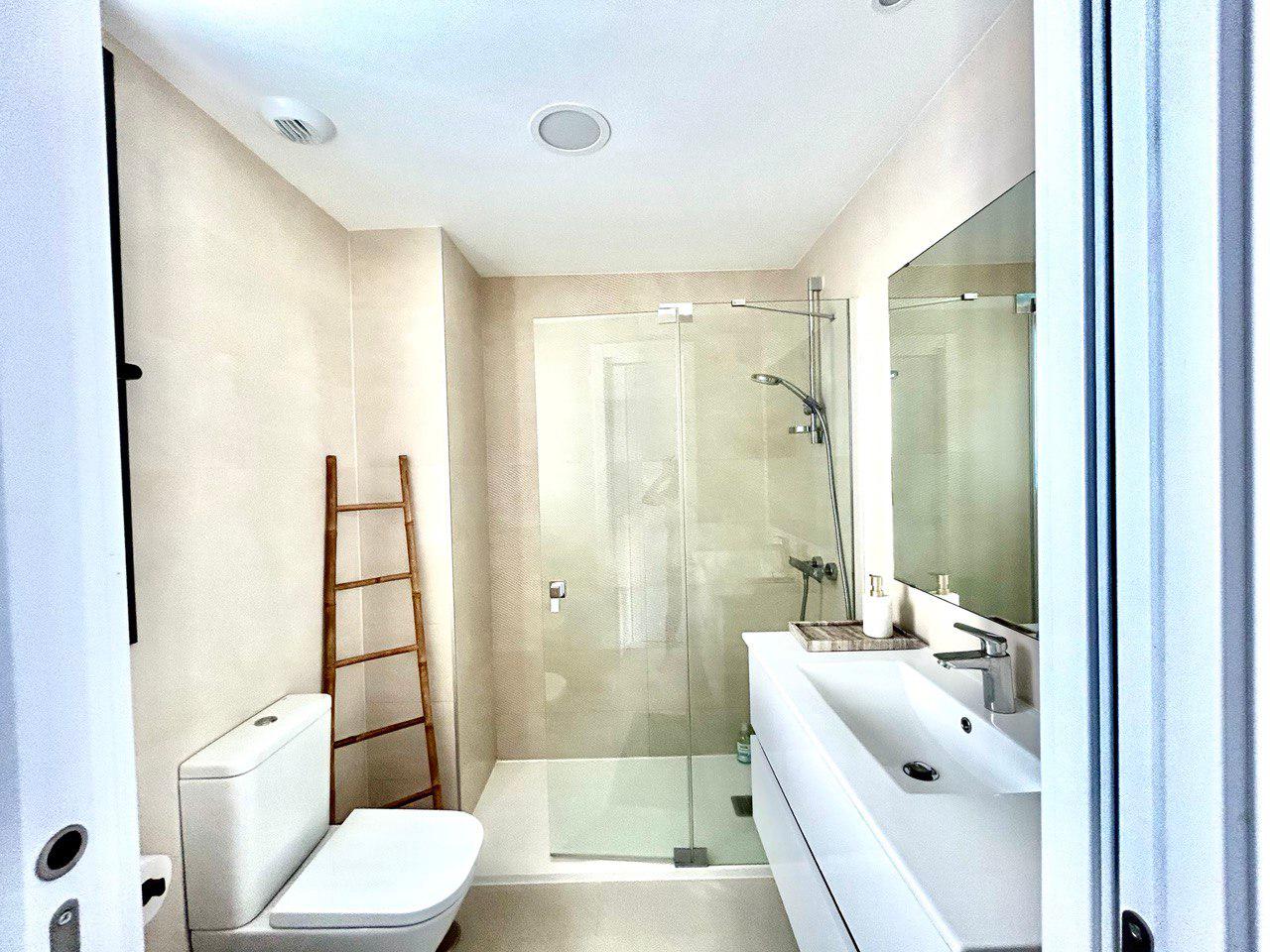 MEDIA TEMPORADA . SE ALQUILA DESDE 1.11.25-30.6.26 ESPECTACULAR APARTAMENTO EN ZONA LAS GAVIOTAS (FUENGIROLA)