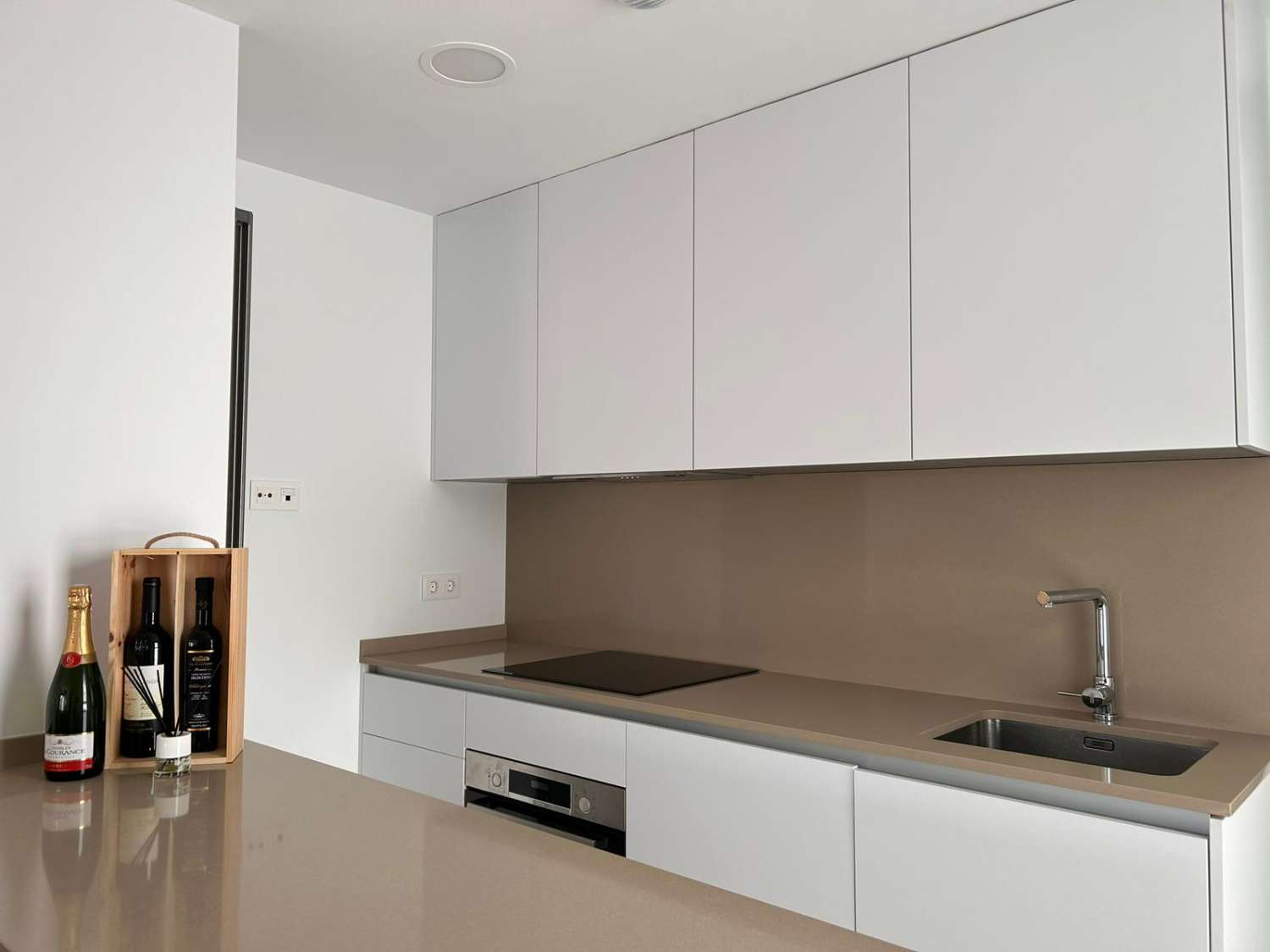 MEDIA TEMPORADA . SE ALQUILA DESDE 1.11.25-30.6.26 ESPECTACULAR APARTAMENTO EN ZONA LAS GAVIOTAS (FUENGIROLA)