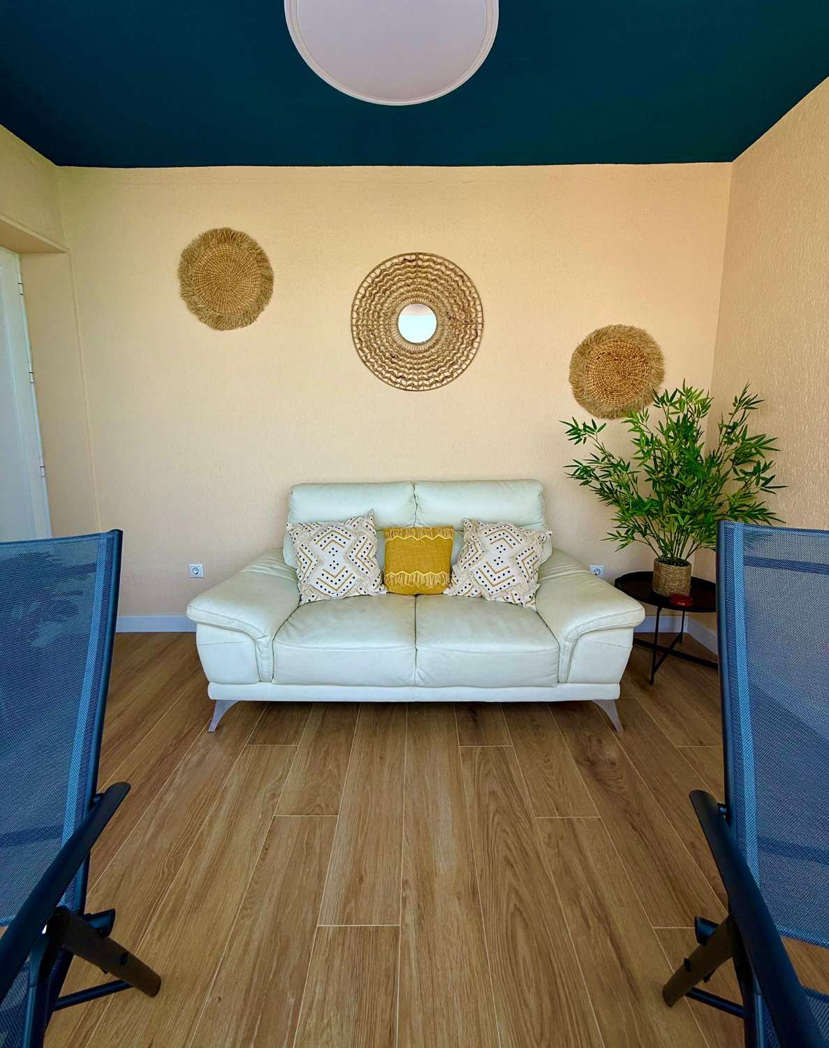 MEDIA TEMPORADA . SE ALQULA HASTA 30.4.26 Y DE 1.10.26.31.3.27 PRECIOSO APARTAMENTO CON VISTAS AL  MAR EN ZONA CARVAJAL (FUENGIROLA )