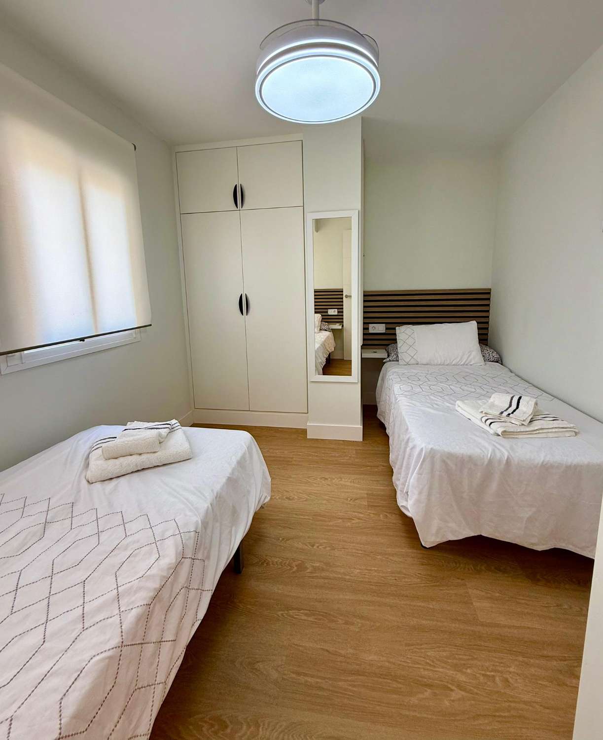 MEDIA TEMPORADA . SE ALQULA HASTA 30.4.26 Y DE 1.10.26.31.3.27 PRECIOSO APARTAMENTO CON VISTAS AL  MAR EN ZONA CARVAJAL (FUENGIROLA )