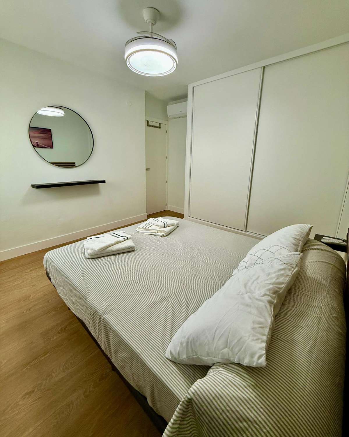 MEDIA TEMPORADA . SE ALQULA HASTA 30.4.26 Y DE 1.10.26.31.3.27 PRECIOSO APARTAMENTO CON VISTAS AL  MAR EN ZONA CARVAJAL (FUENGIROLA )