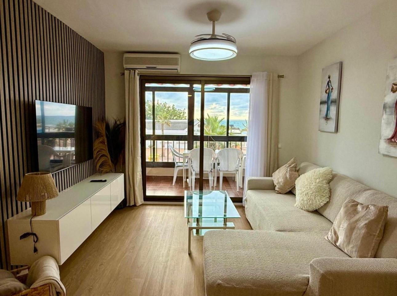MEDIA TEMPORADA . SE ALQULA DESDE 1.11.26-31.3.27 PRECIOSO APARTAMENTO CON VISTAS AL  MAR EN ZONA CARVAJAL (FUENGIROLA )