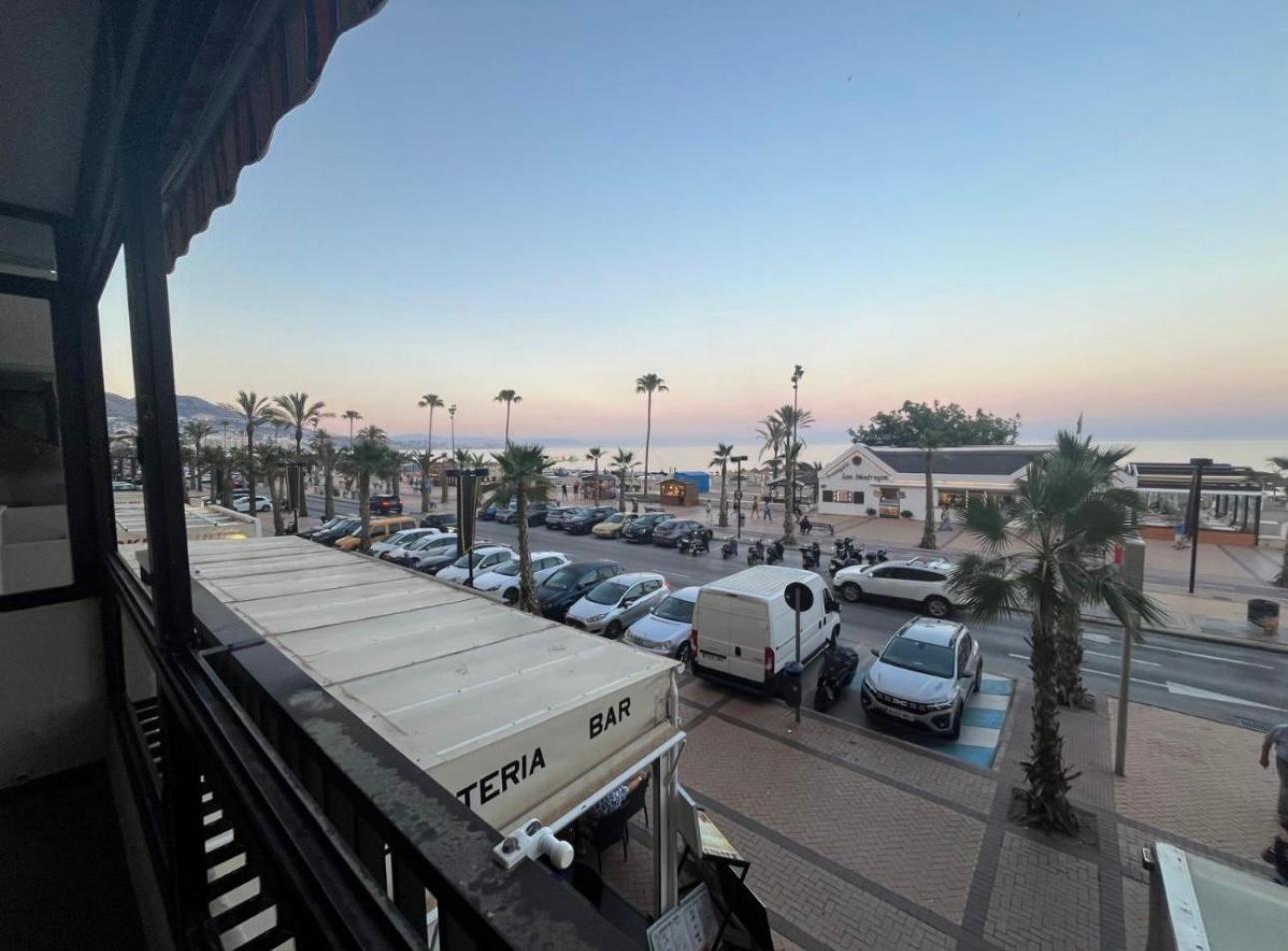 MEDIA TEMPORADA . SE ALQULA DESDE 1.11.26-31.3.27 PRECIOSO APARTAMENTO CON VISTAS AL  MAR EN ZONA CARVAJAL (FUENGIROLA )