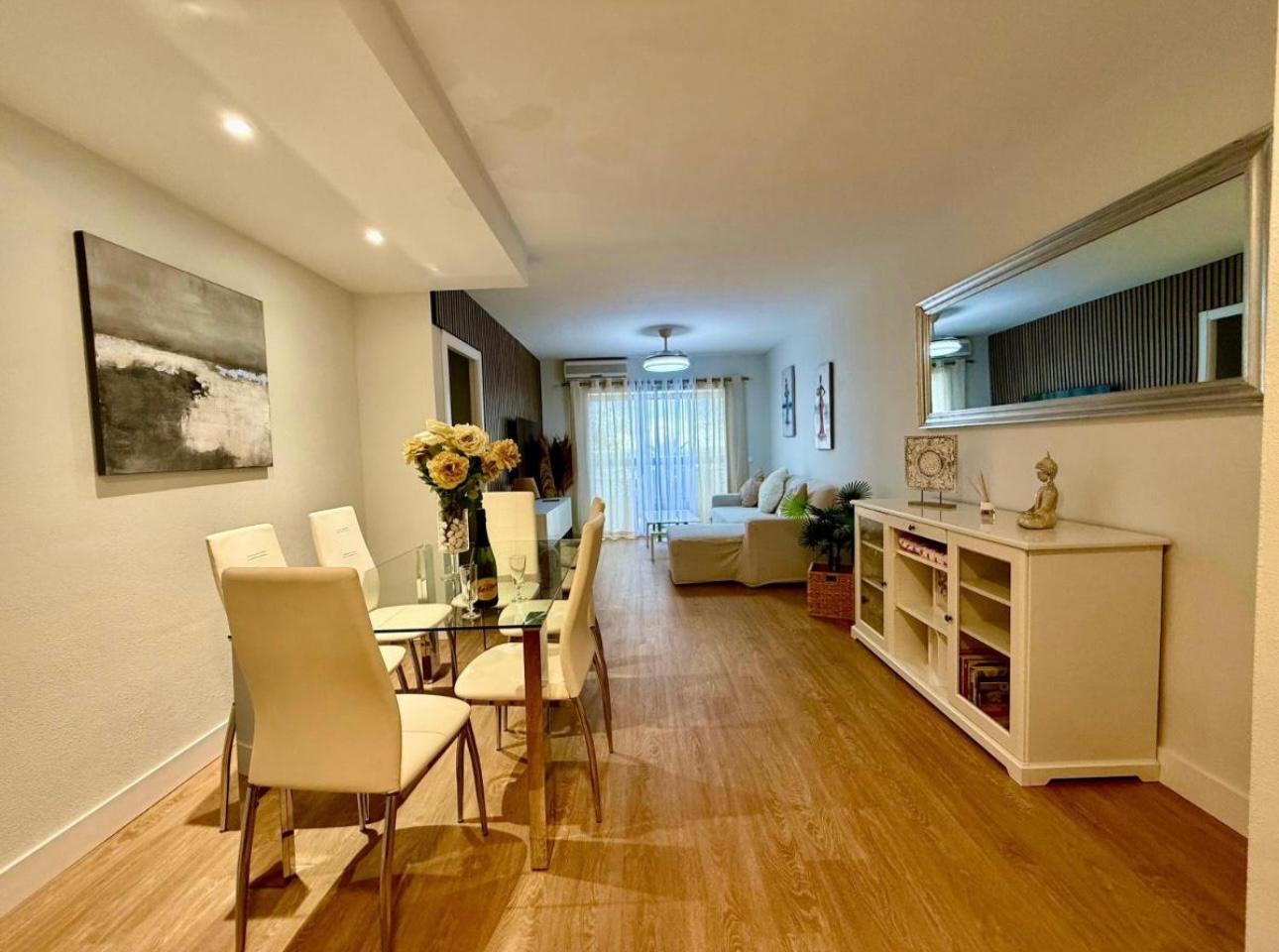 MEDIA TEMPORADA . SE ALQULA DESDE 1.11.26-31.3.27 PRECIOSO APARTAMENTO CON VISTAS AL  MAR EN ZONA CARVAJAL (FUENGIROLA )