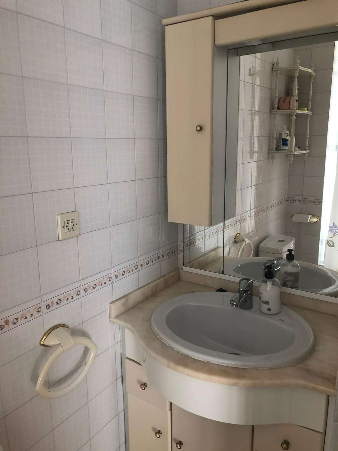 Se alquila hasta 31.5.26  y desde 10/09/2026-30/60/2027 apartamento  en centro de Fuengirola