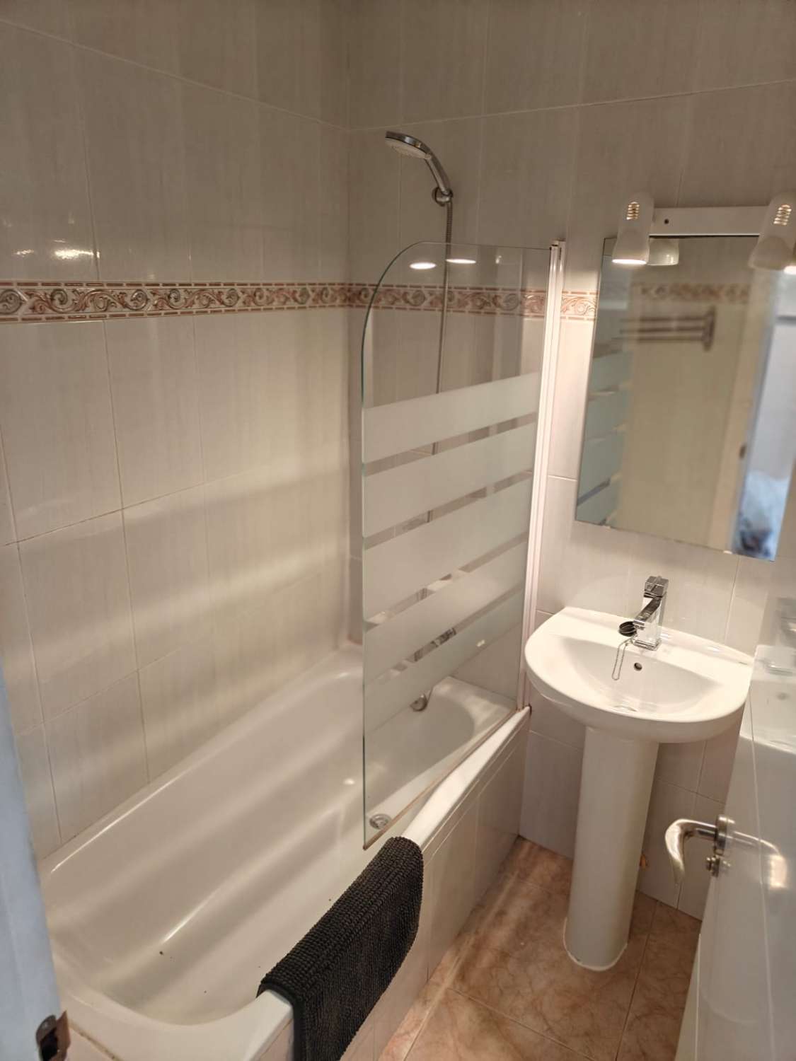 MEDIA TEMPORADA . SE ALQUILA   DESDE 01/09/2026- 30/06/2027BONITO APARTAMENTO EN LA CALA DE MIJAS (MIJAS )