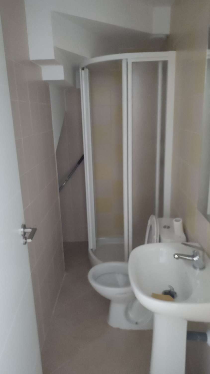 SE ALQUILA DESDE AHORA HASTA 30.6.26  BONITO DUPLEX EN ZONA RANCHO DOMINGO (BENALMADENA PUEBLO )