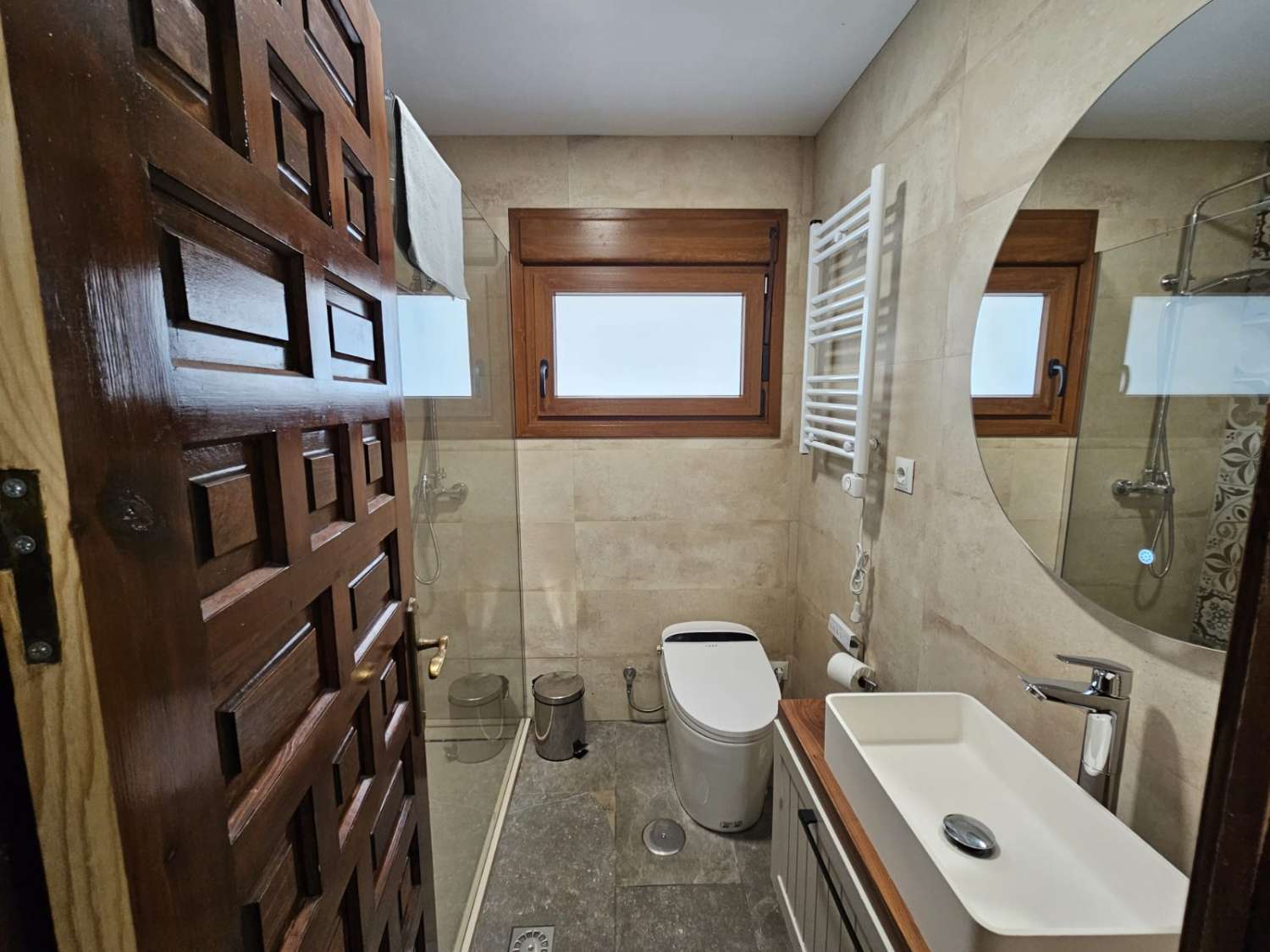 MEDIA TEMPORADA SE ALQUILA HASTA 31.5.26 Y DESDE 01/09/2026- 30/06/2027  PRECIOSA VILLA FRENTE AL MAR  EN EL FARO DE  MIJAS