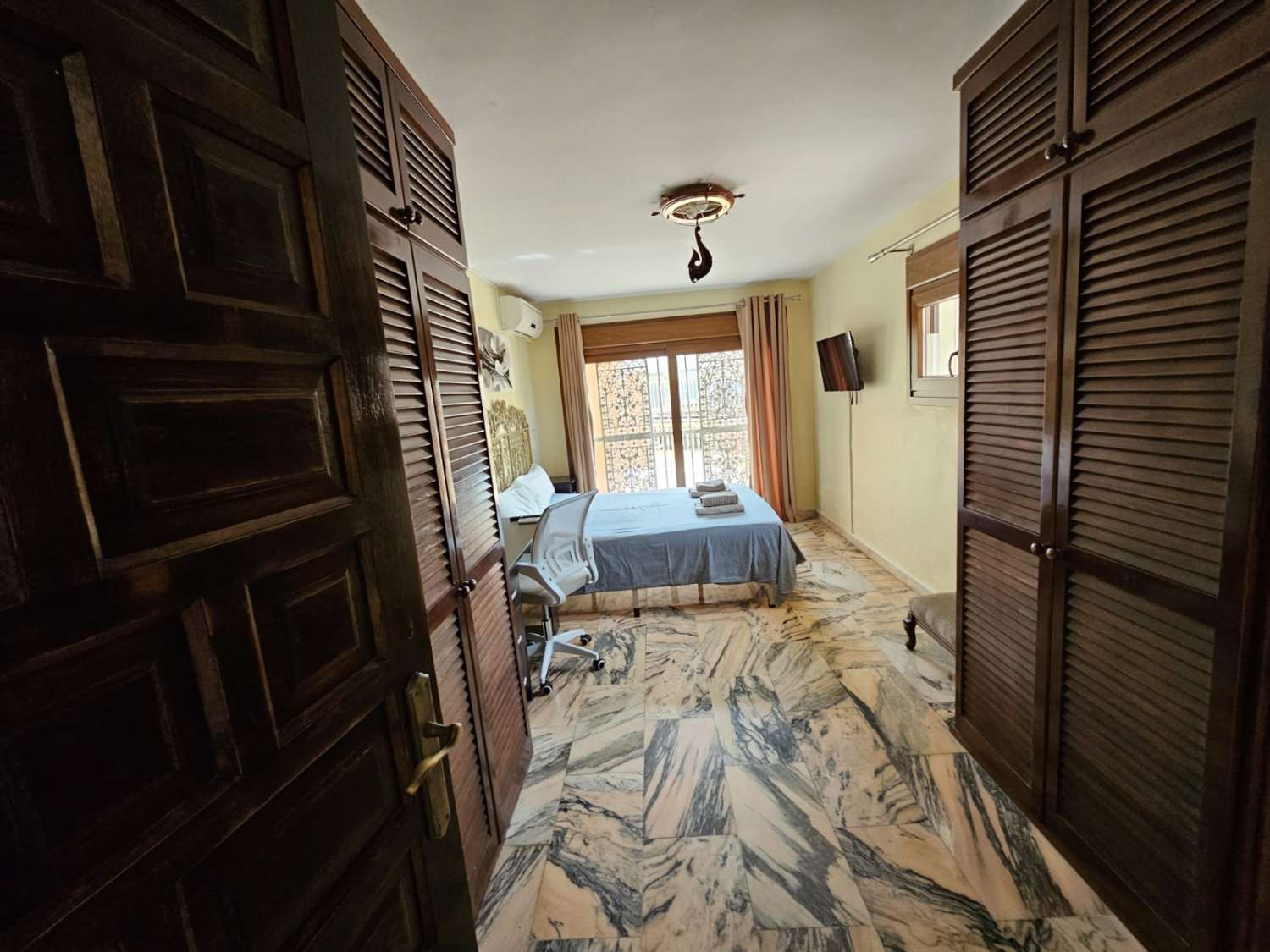 MEDIA TEMPORADA SE ALQUILA HASTA 31.5.26 Y DESDE 01/09/2026- 30/06/2027  PRECIOSA VILLA FRENTE AL MAR  EN EL FARO DE  MIJAS