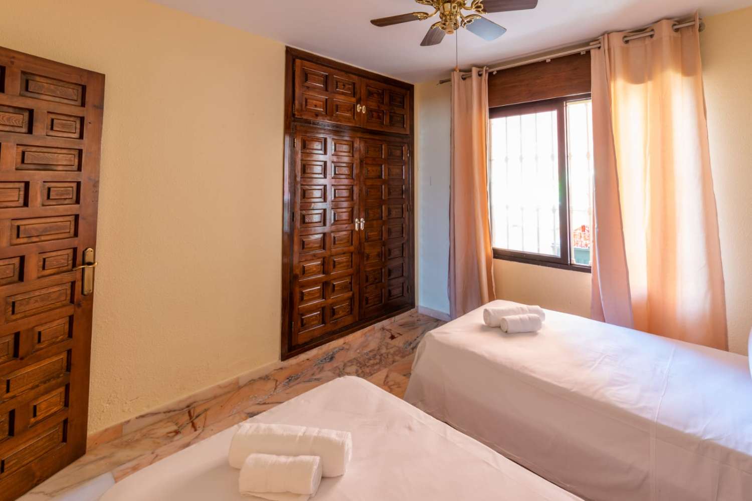 MEDIA TEMPORADA SE ALQUILA HASTA 31.5.26 Y DESDE 01/09/2026- 30/06/2027  PRECIOSA VILLA FRENTE AL MAR  EN EL FARO DE  MIJAS