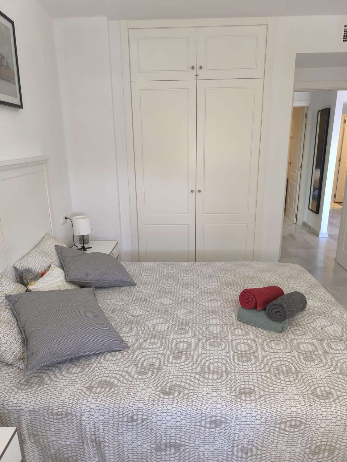 LARGA TEMPORADA Se alquila  bonito apartamento  en  1ª línea de playa con vistas al mar en Benalmádena costa