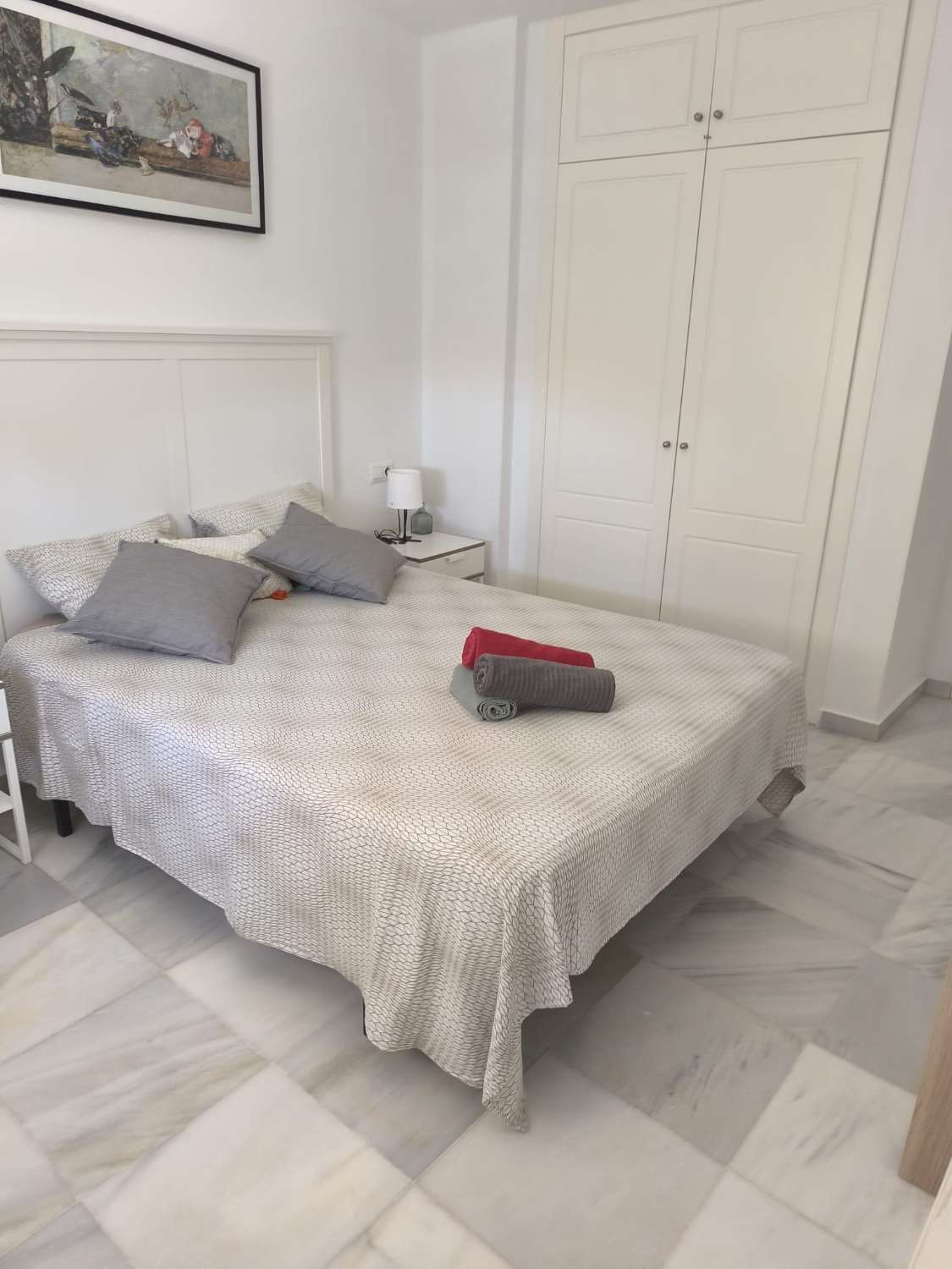 LARGA TEMPORADA Se alquila  bonito apartamento  en  1ª línea de playa con vistas al mar en Benalmádena costa