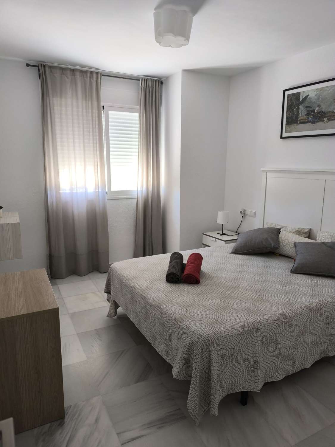 LARGA TEMPORADA Se alquila  bonito apartamento  en  1ª línea de playa con vistas al mar en Benalmádena costa