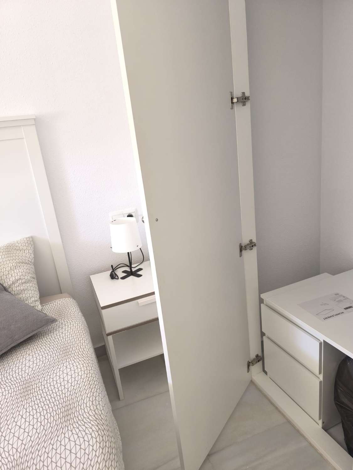 LARGA TEMPORADA Se alquila  bonito apartamento  en  1ª línea de playa con vistas al mar en Benalmádena costa