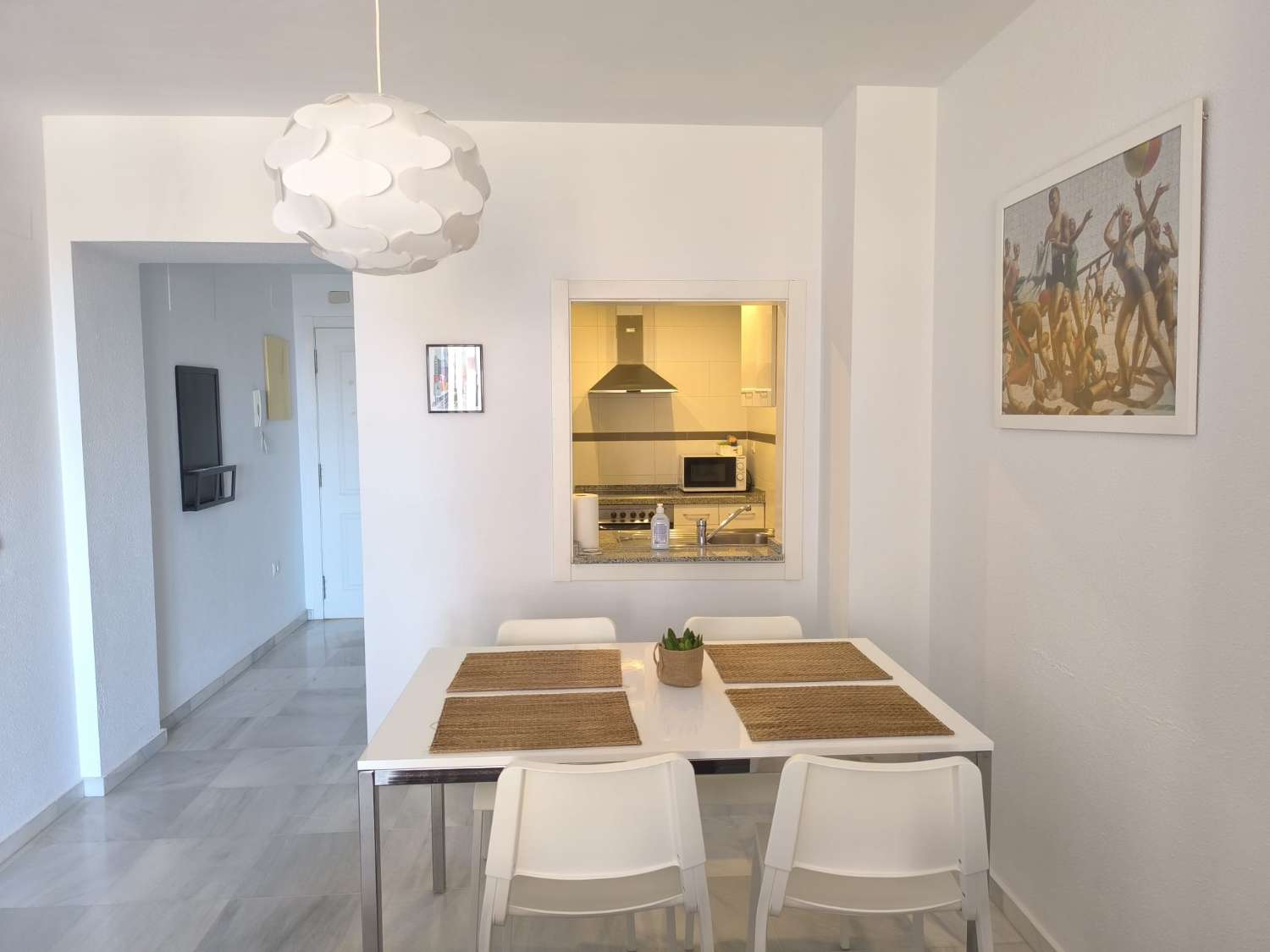 LARGA TEMPORADA Se alquila  bonito apartamento  en  1ª línea de playa con vistas al mar en Benalmádena costa