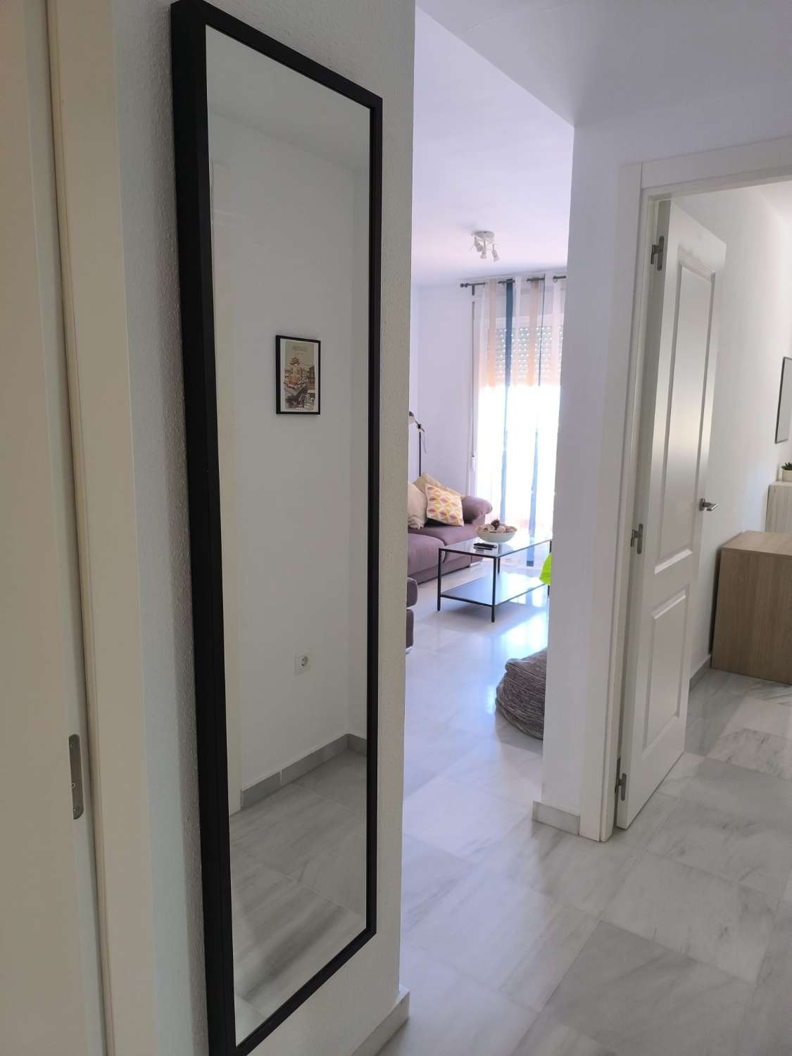 LARGA TEMPORADA Se alquila  bonito apartamento  en  1ª línea de playa con vistas al mar en Benalmádena costa