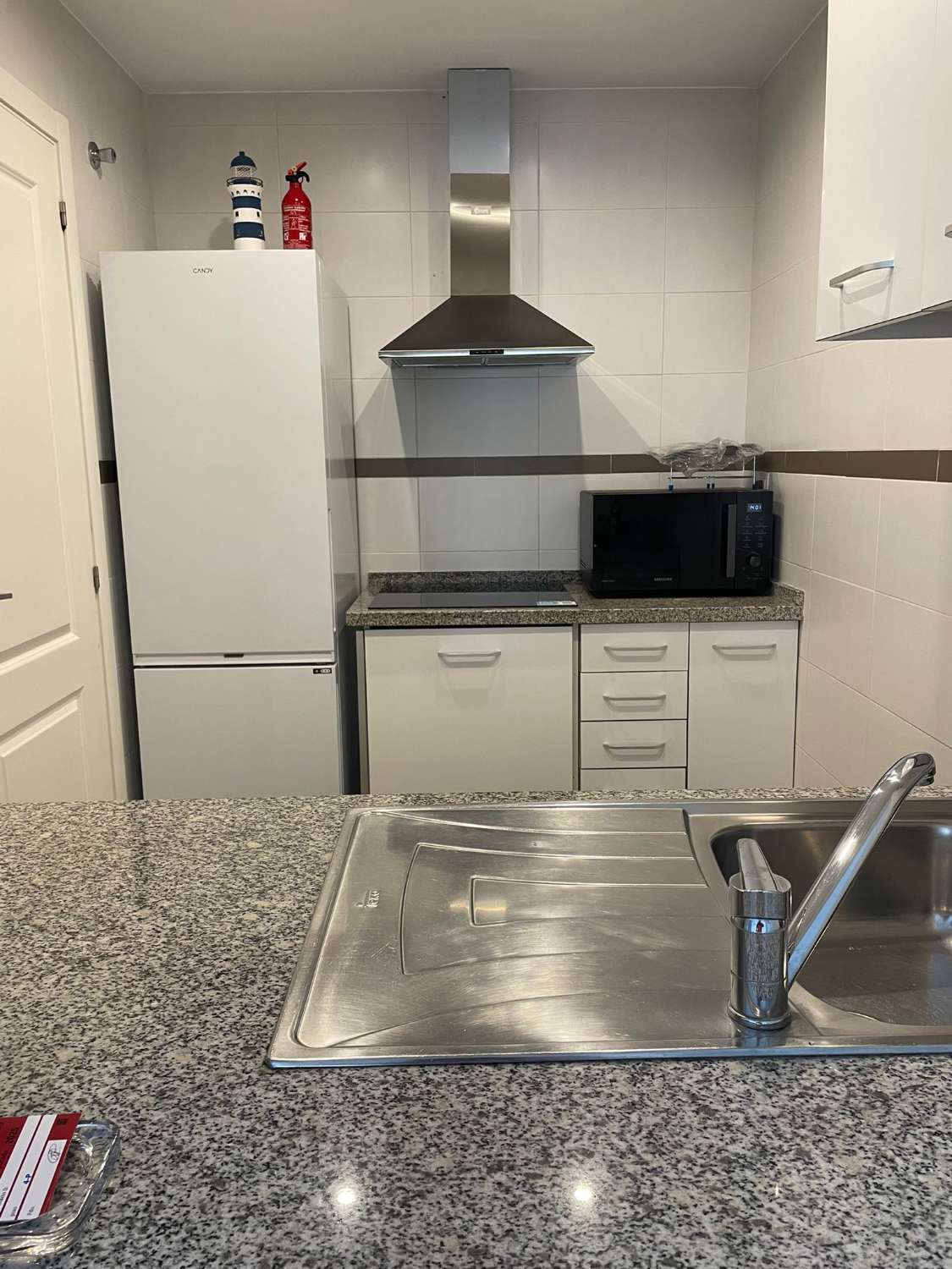 LARGA TEMPORADA Se alquila  bonito apartamento  en  1ª línea de playa con vistas al mar en Benalmádena costa