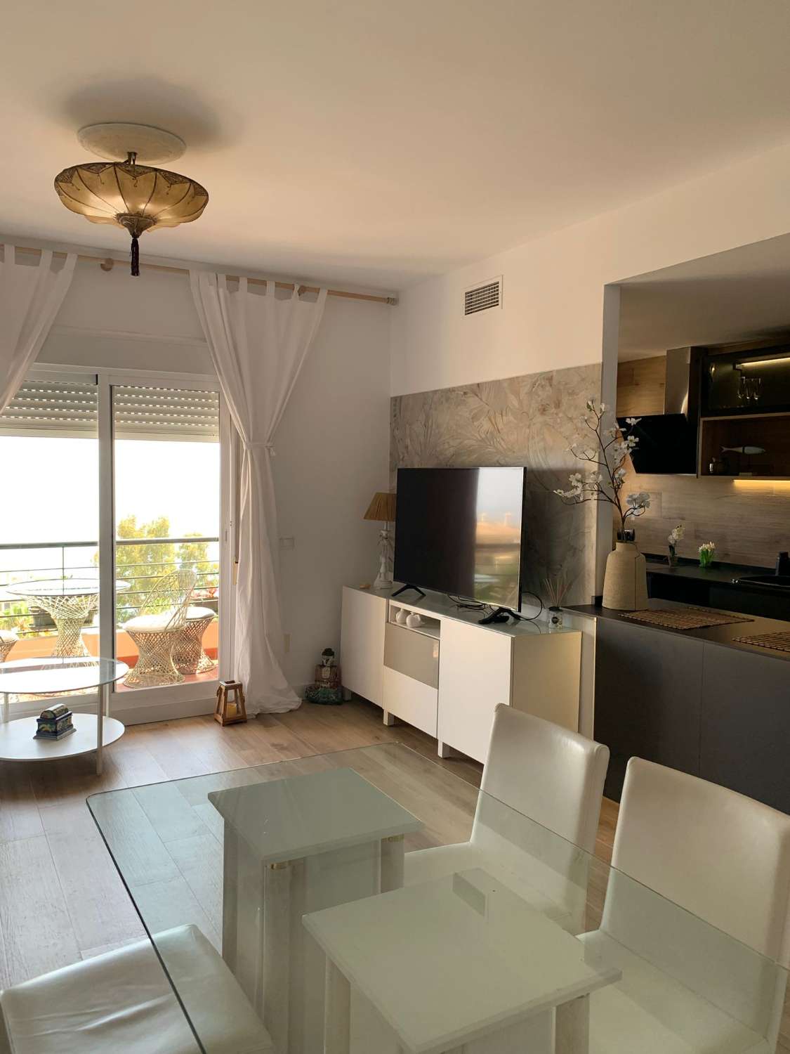 SE ALQUILA DESDE AHORA HASTA 30.6.26 Y DESDE 01/09/2026-30/06/2027 BONITO ATICO CON VISTAS AL MAR  FRONTALES EN NUEVA TORREQUEBRADA (BENALMADENA )