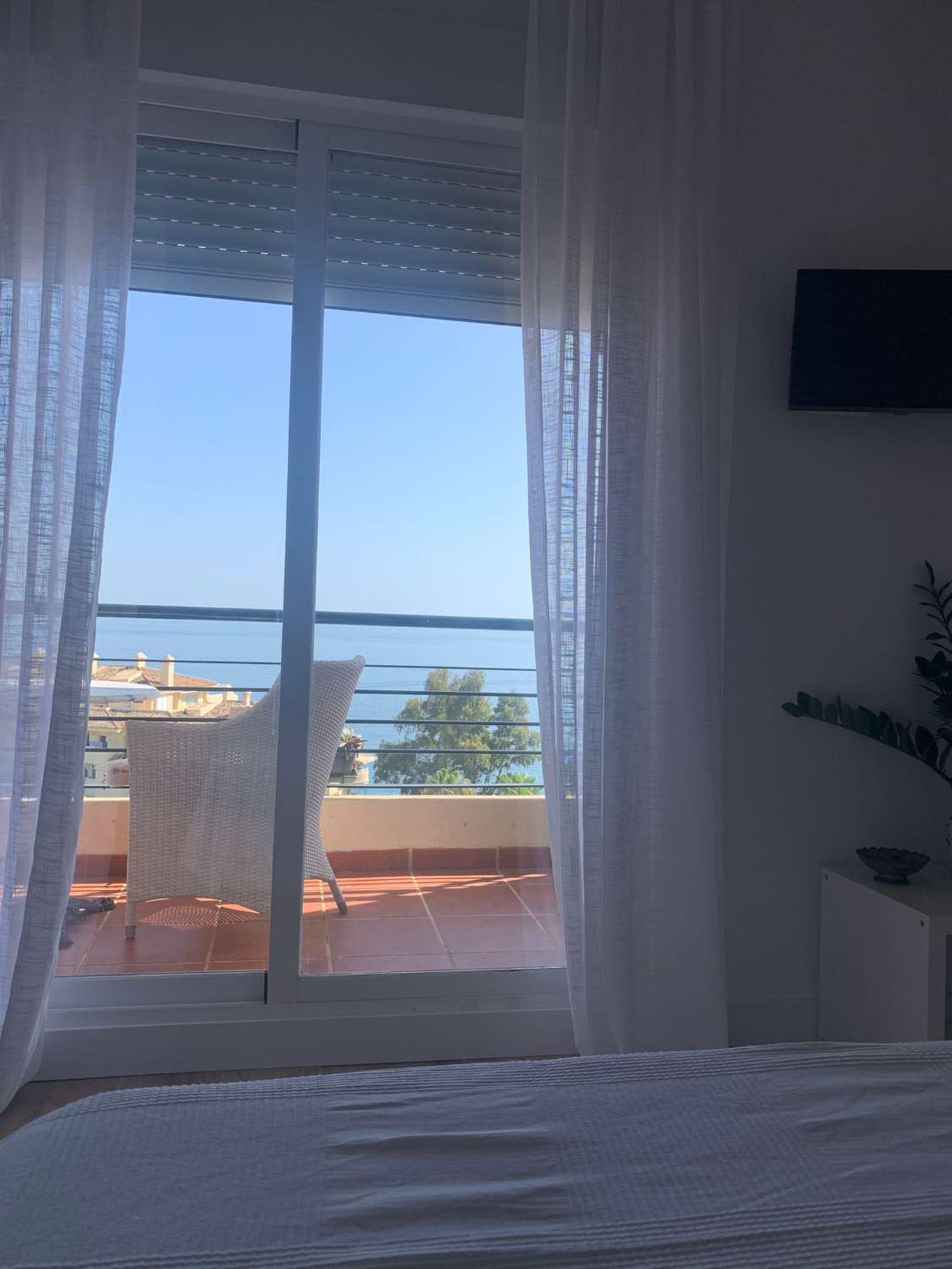 SE ALQUILA DESDE AHORA HASTA 30.6.26 Y DESDE 01/09/2026-30/06/2027 BONITO ATICO CON VISTAS AL MAR  FRONTALES EN NUEVA TORREQUEBRADA (BENALMADENA )