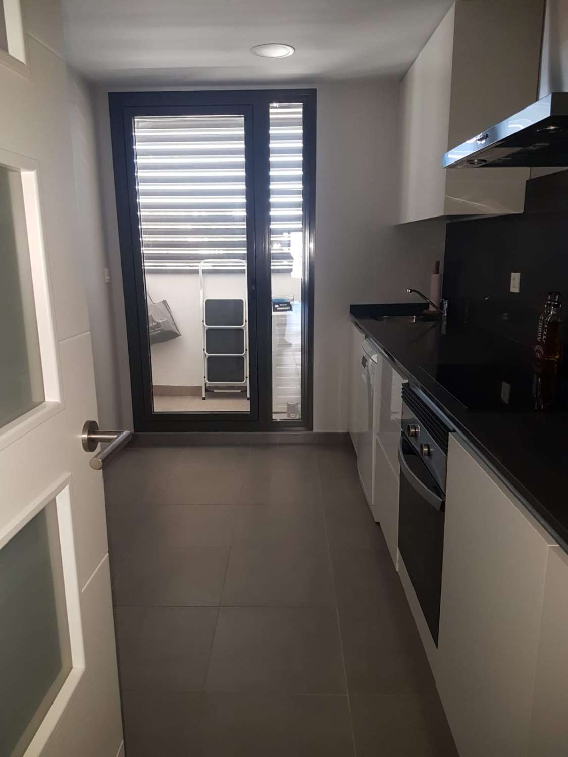 SE ALQUILA DESDE 01.10.26 - 15.6.27 MAGNIFICO APARTAMENTO ENFRENTE DE LA PLAYA EN LOS ALAMOS (TORREMOLINOS)