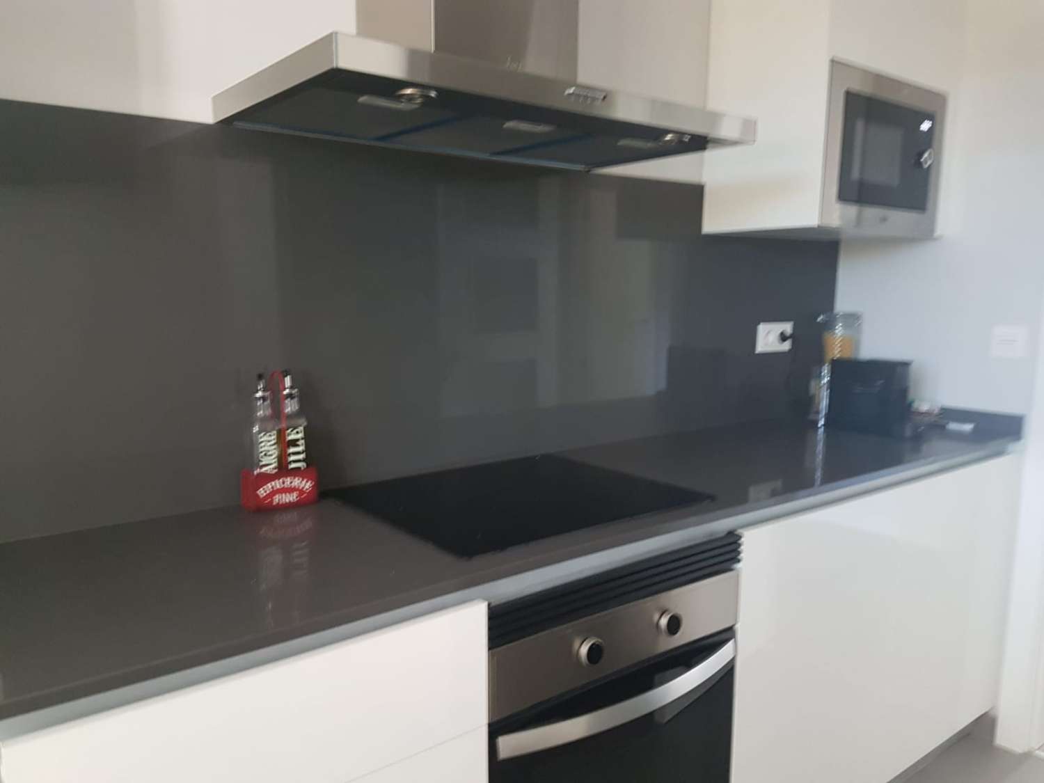 SE ALQUILA DESDE 01.10.26 - 15.6.27 MAGNIFICO APARTAMENTO ENFRENTE DE LA PLAYA EN LOS ALAMOS (TORREMOLINOS)