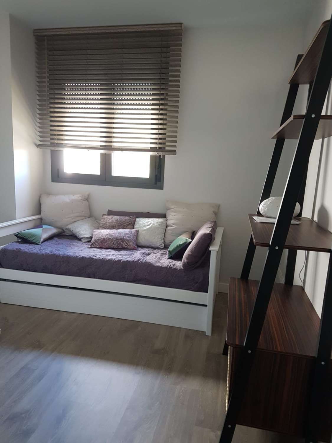 SE ALQUILA DESDE 01.10.26 - 15.6.27 MAGNIFICO APARTAMENTO ENFRENTE DE LA PLAYA EN LOS ALAMOS (TORREMOLINOS)