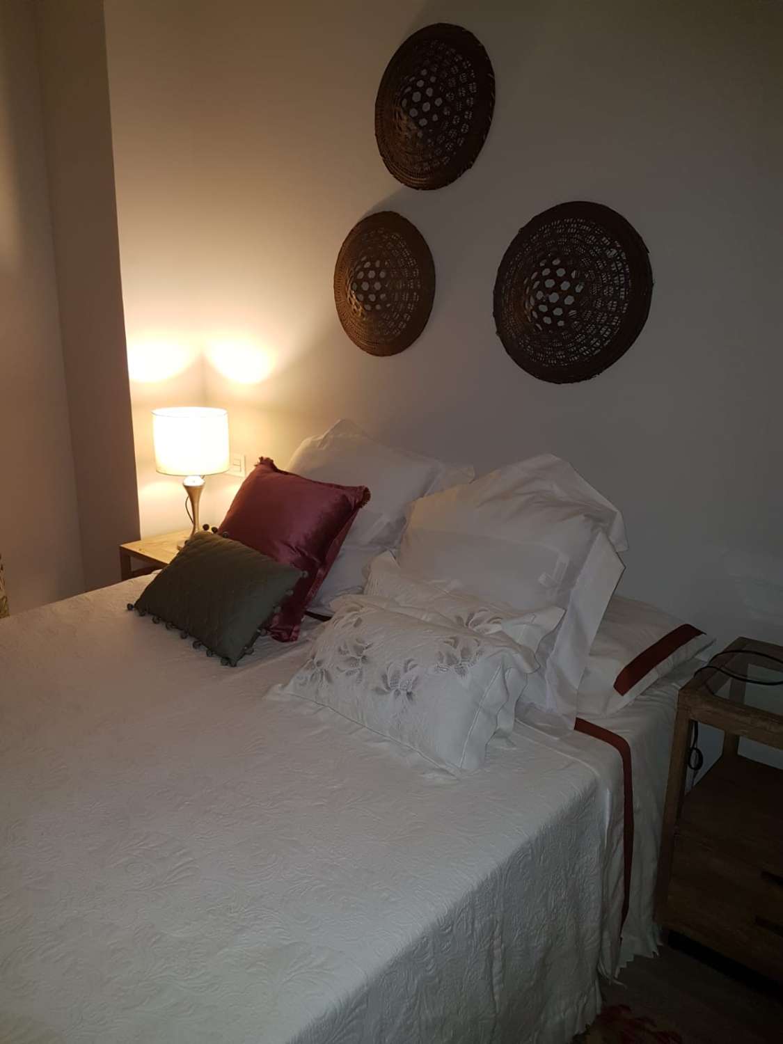 SE ALQUILA DESDE 01.10.26 - 15.6.27 MAGNIFICO APARTAMENTO ENFRENTE DE LA PLAYA EN LOS ALAMOS (TORREMOLINOS)