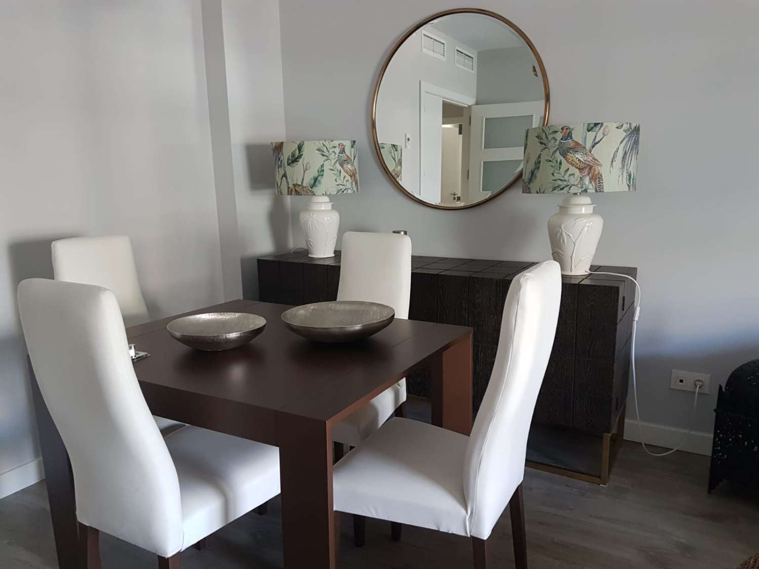 SE ALQUILA DESDE 01.10.26 - 15.6.27 MAGNIFICO APARTAMENTO ENFRENTE DE LA PLAYA EN LOS ALAMOS (TORREMOLINOS)