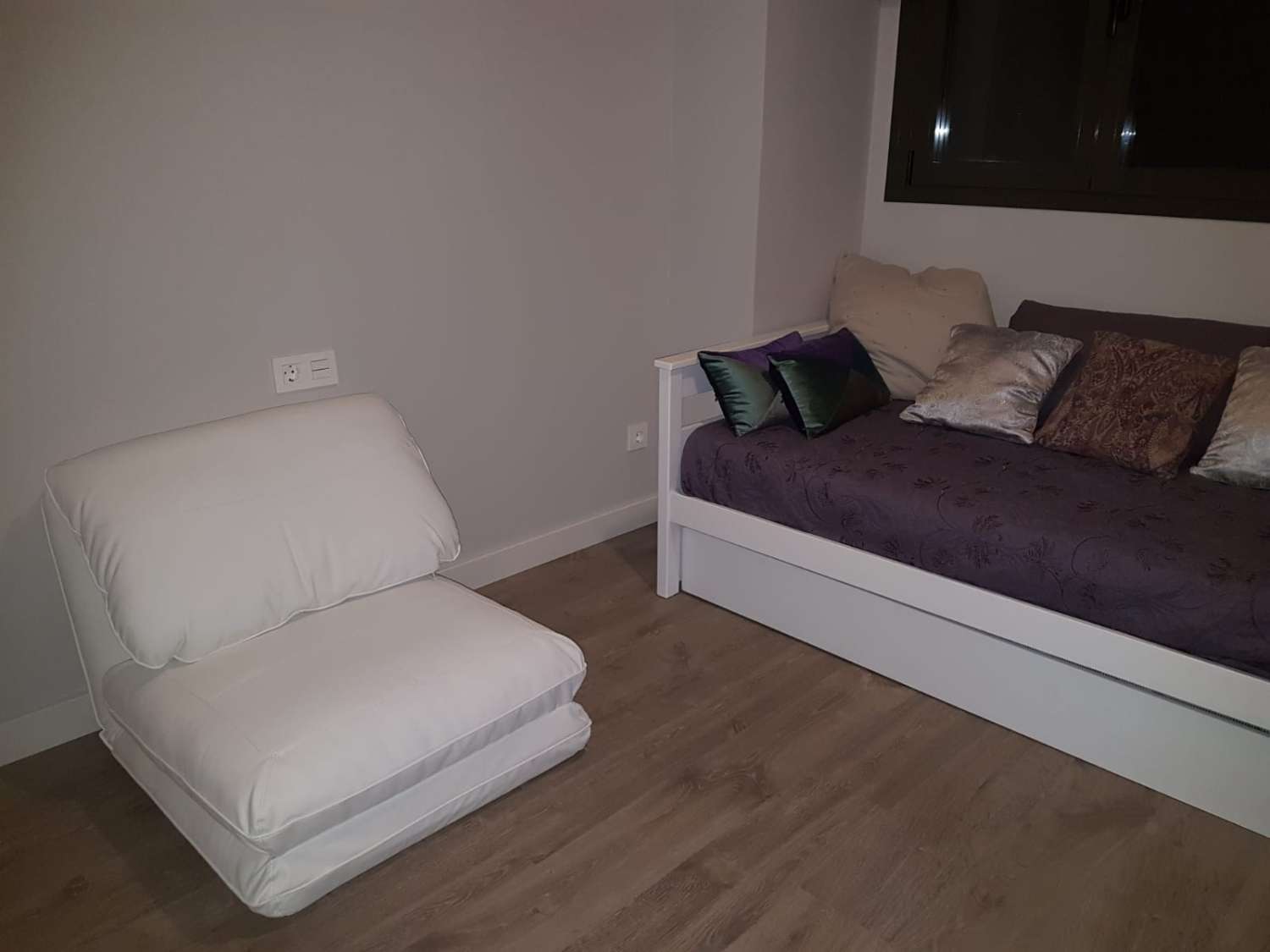 SE ALQUILA DESDE 01.10.26 - 15.6.27 MAGNIFICO APARTAMENTO ENFRENTE DE LA PLAYA EN LOS ALAMOS (TORREMOLINOS)