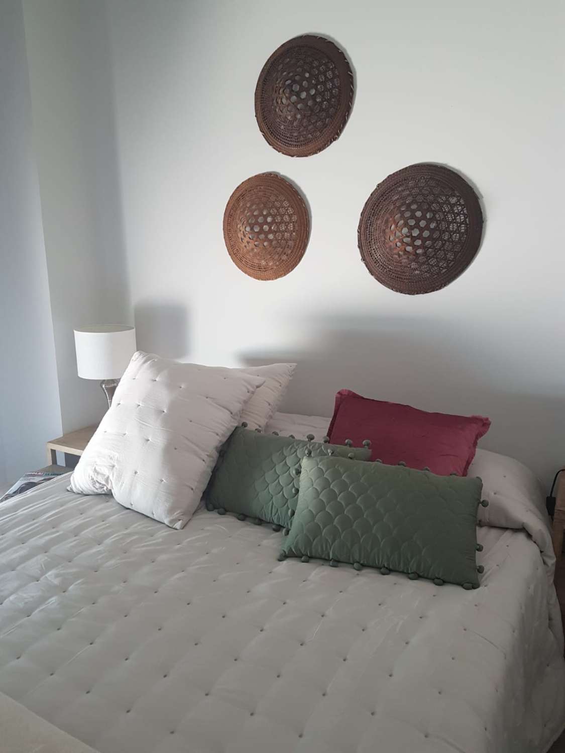 SE ALQUILA DESDE 01.10.26 - 15.6.27 MAGNIFICO APARTAMENTO ENFRENTE DE LA PLAYA EN LOS ALAMOS (TORREMOLINOS)