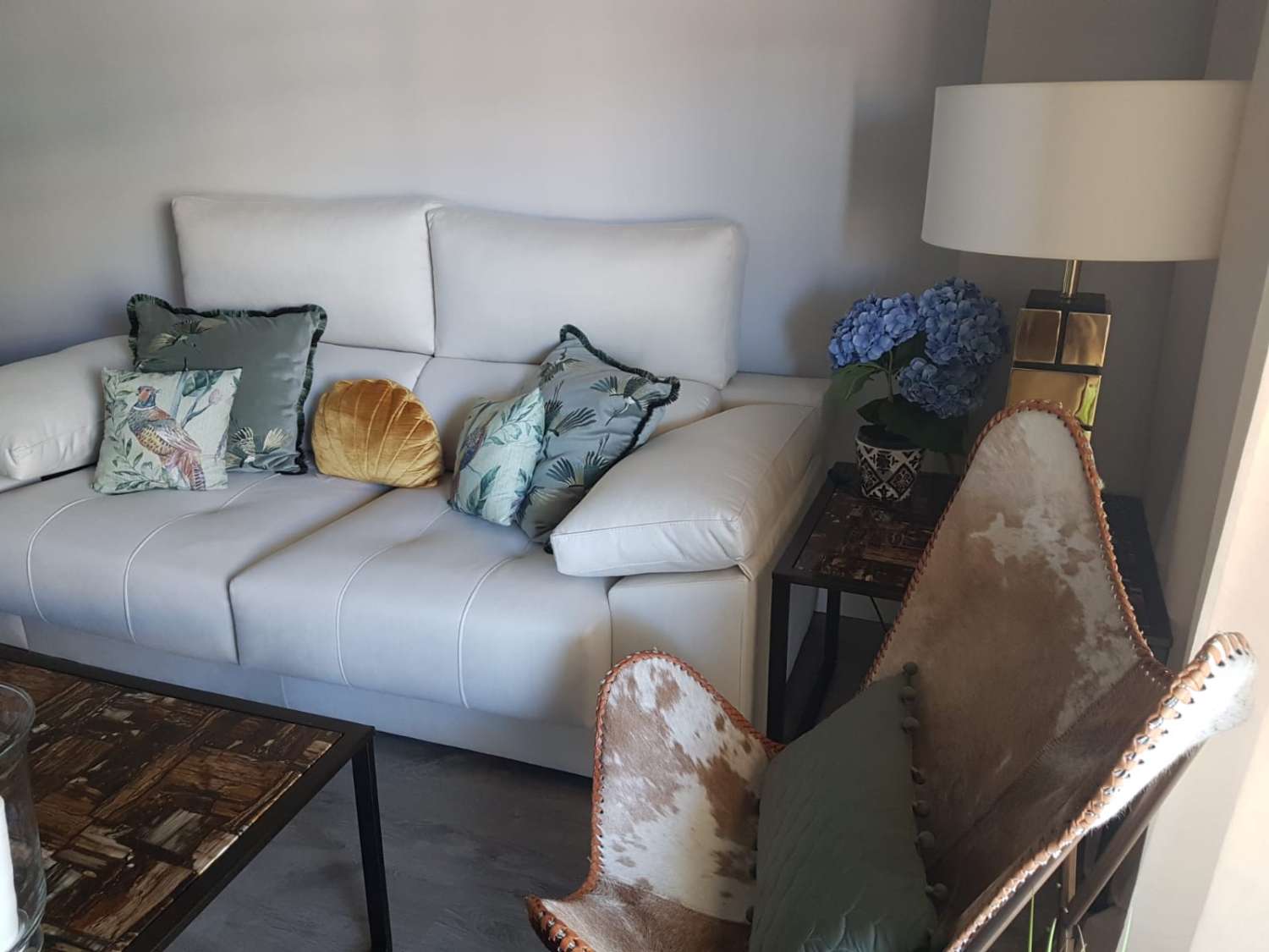 SE ALQUILA DESDE 01.10.26 - 15.6.27 MAGNIFICO APARTAMENTO ENFRENTE DE LA PLAYA EN LOS ALAMOS (TORREMOLINOS)