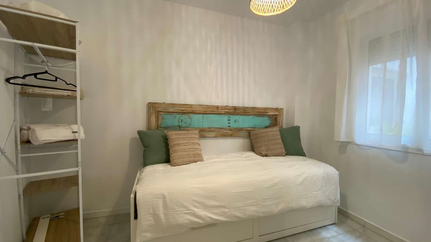 MEDIA TEMPORADA . SE ALQUILA BONITO APARTAMENTO DESDE 01/04/2026 HASTA 30.6.26 Y DESDE 01/10/2026-31/05/2027EN EL CENTRO DE MIJAS PUEBLO