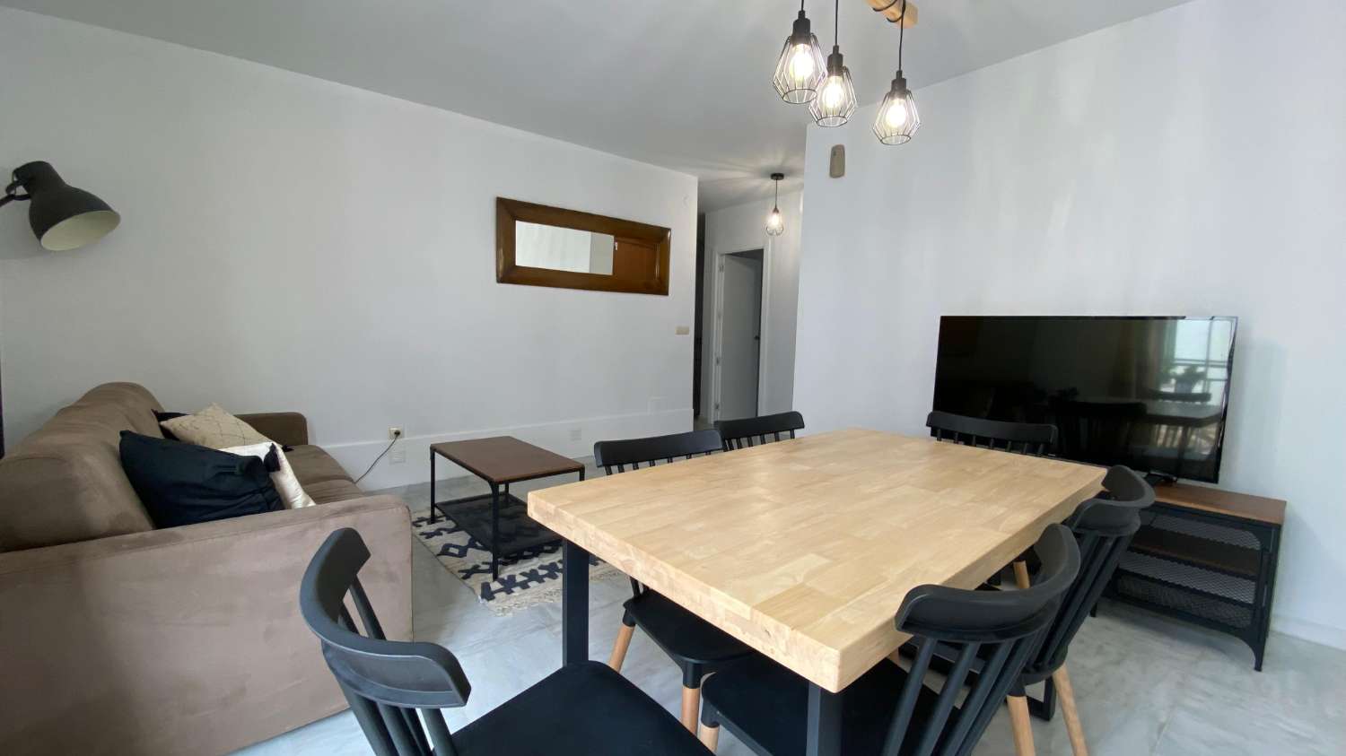 MEDIA TEMPORADA . SE ALQUILA BONITO APARTAMENTO DESDE 01/04/2026 HASTA 30.6.26 Y DESDE 01/10/2026-31/05/2027EN EL CENTRO DE MIJAS PUEBLO