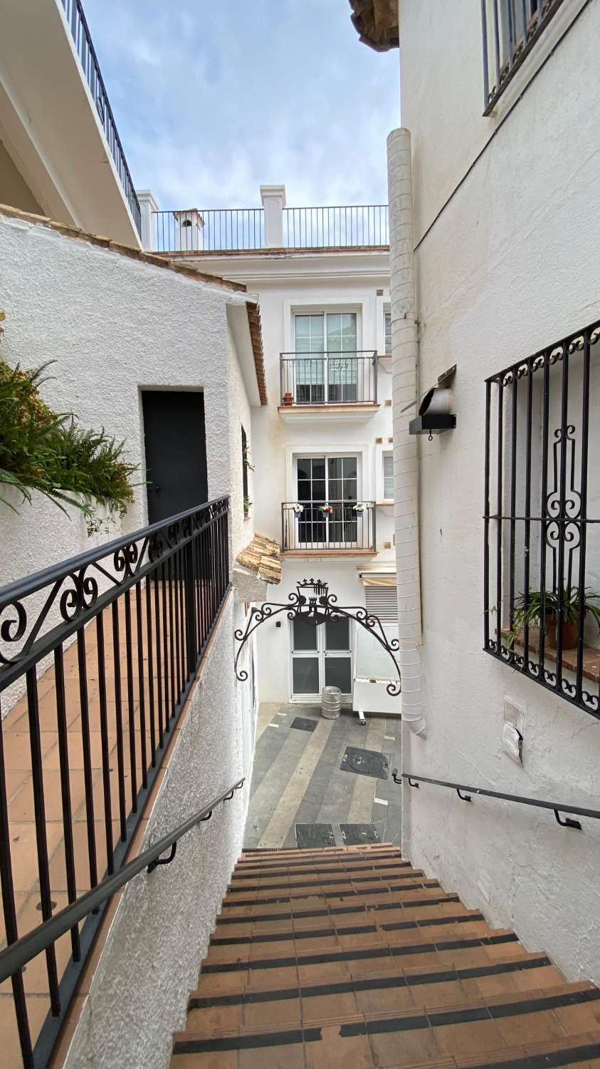 LARGA TEMPORADA . SE ALQUILA BONITO APARTAMENTO DESDE 01.03.26 EN EL CENTRO DE MIJAS PUEBLO