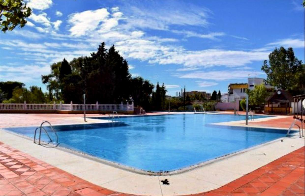 SE ALQUILA DESDE AHORA HASTA 30.6.26 y DESDE 1.9.26-30.6.27 BONITO APARTAMENTO ENTRE TORREMOLINOS Y BENALMADENA