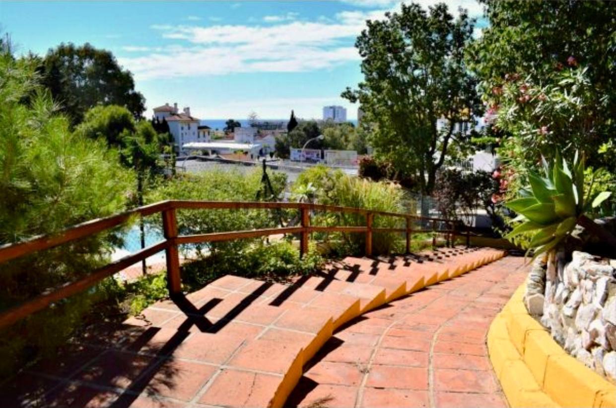 SE ALQUILA DESDE AHORA HASTA 30.6.26 y DESDE 1.9.26-30.6.27 BONITO APARTAMENTO ENTRE TORREMOLINOS Y BENALMADENA