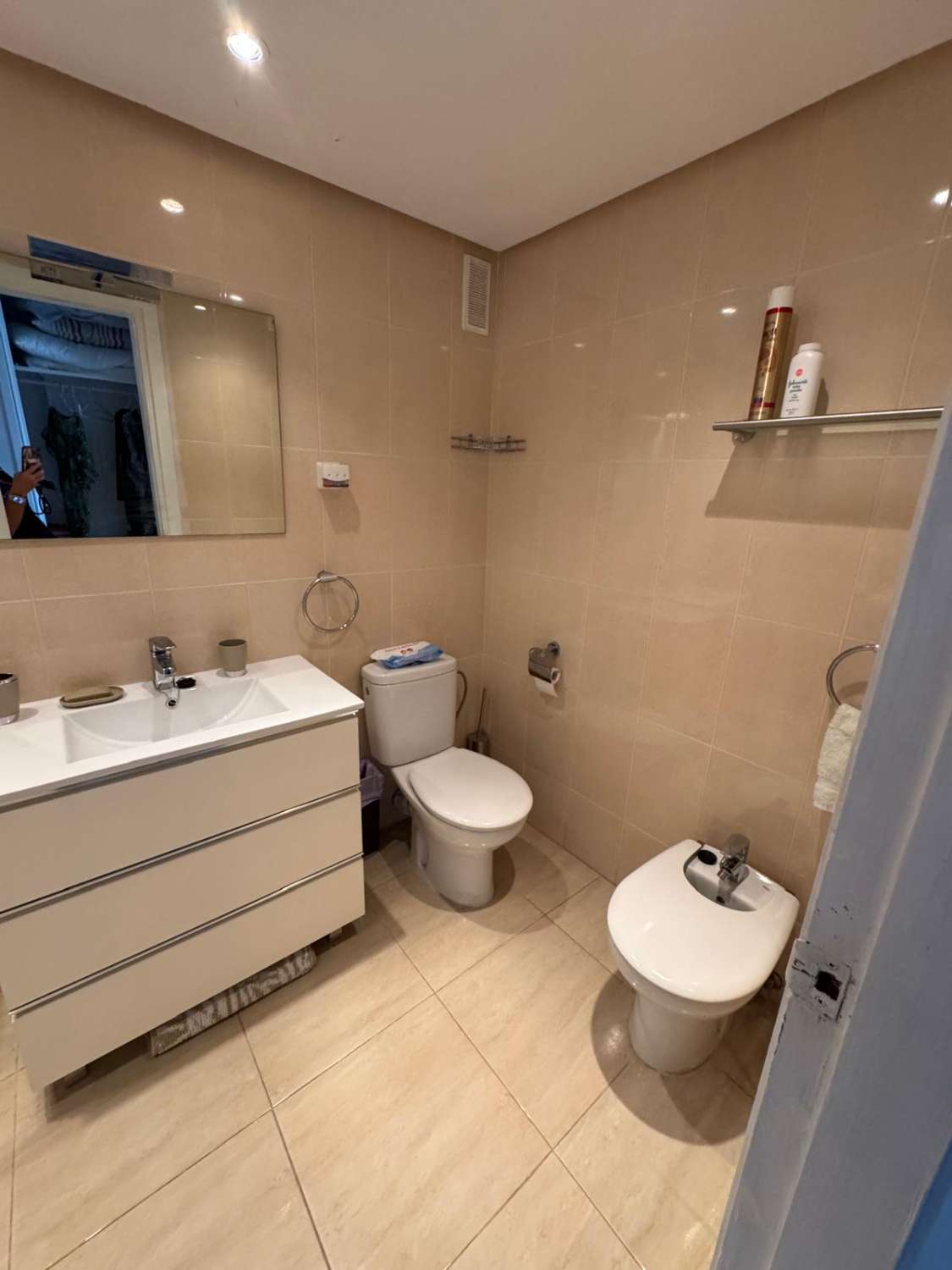 SE ALQUILA DESDE AHORA HASTA 30.6.26 y DESDE 1.9.26-30.6.27 BONITO APARTAMENTO ENTRE TORREMOLINOS Y BENALMADENA