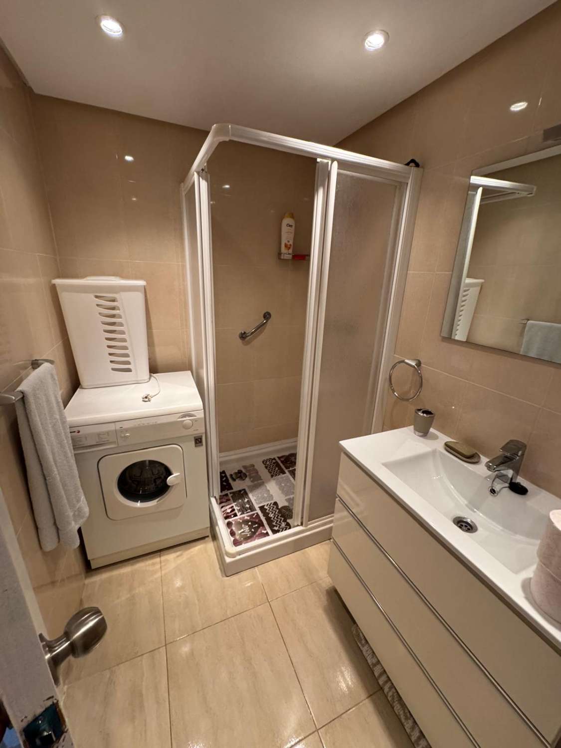 SE ALQUILA DESDE AHORA HASTA 30.6.26 y DESDE 1.9.26-30.6.27 BONITO APARTAMENTO ENTRE TORREMOLINOS Y BENALMADENA